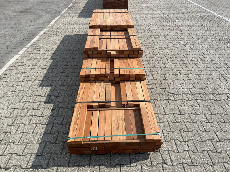 Angelim Pedra Onderliggers Geschaafd 45x68mm - Lengte 21/150cm, 32/250cm, 25/300cm, 7/350cm, 43/400cm