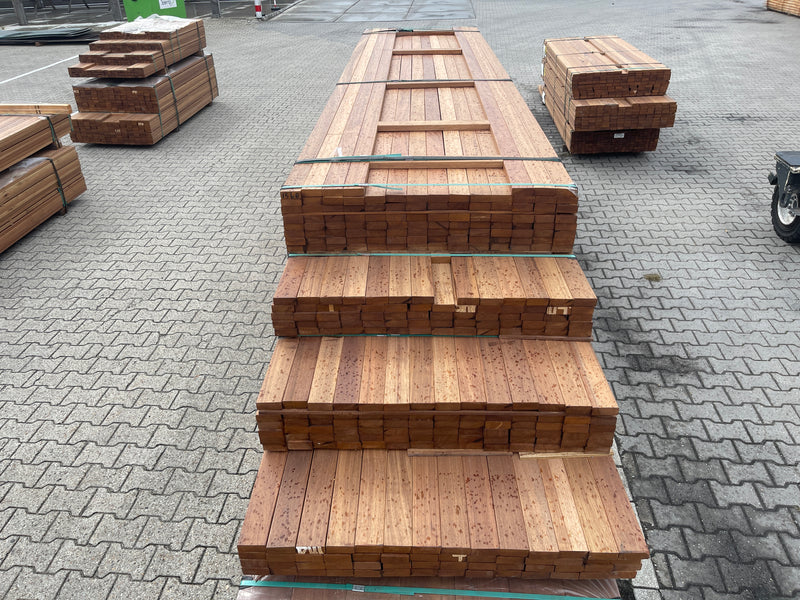 Guyana Teak Planken Geschaafd 27x70mm - Lengte 395-485cm, 314 stuks