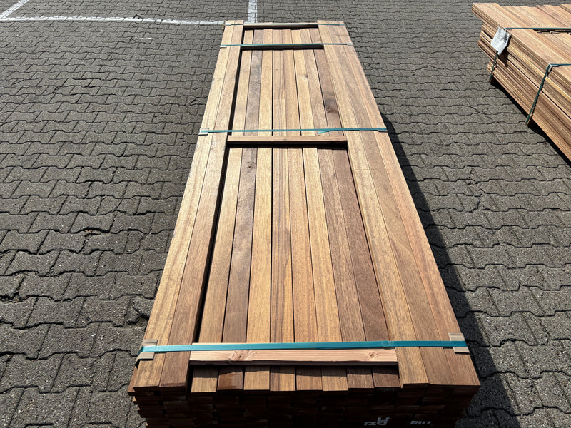 Guyana Teak Planken Geschaafd 25x70mm - Lengte 305cm, 187 stuks