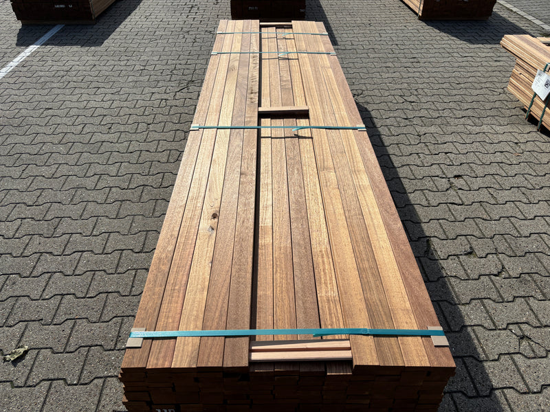 Guyana Teak Planken Geschaafd 25x70mm - Lengte 305-335cm, 204 stuks
