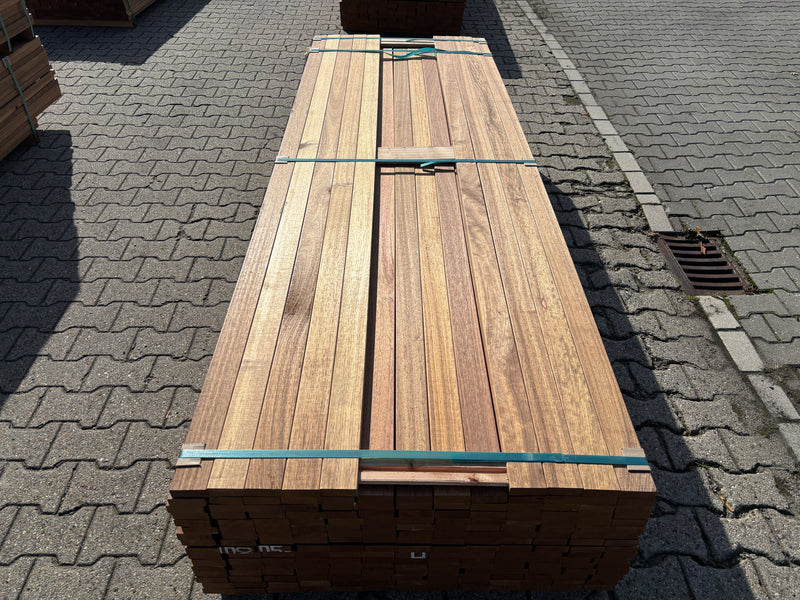 Guyana Teak Planken Geschaafd 25x70mm - Lengte 275cm, 204 stuks