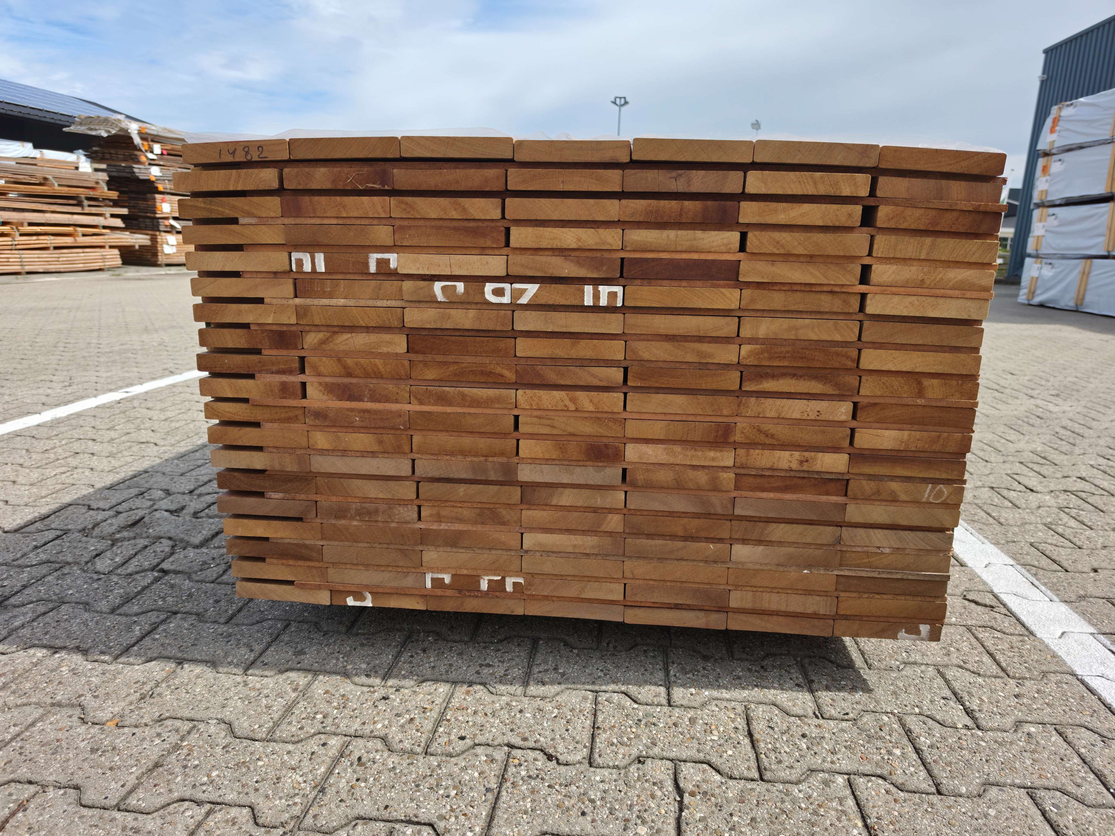 Guyana Teak Geschaafd 25x145mm - lengte 215cm, 133 stuks