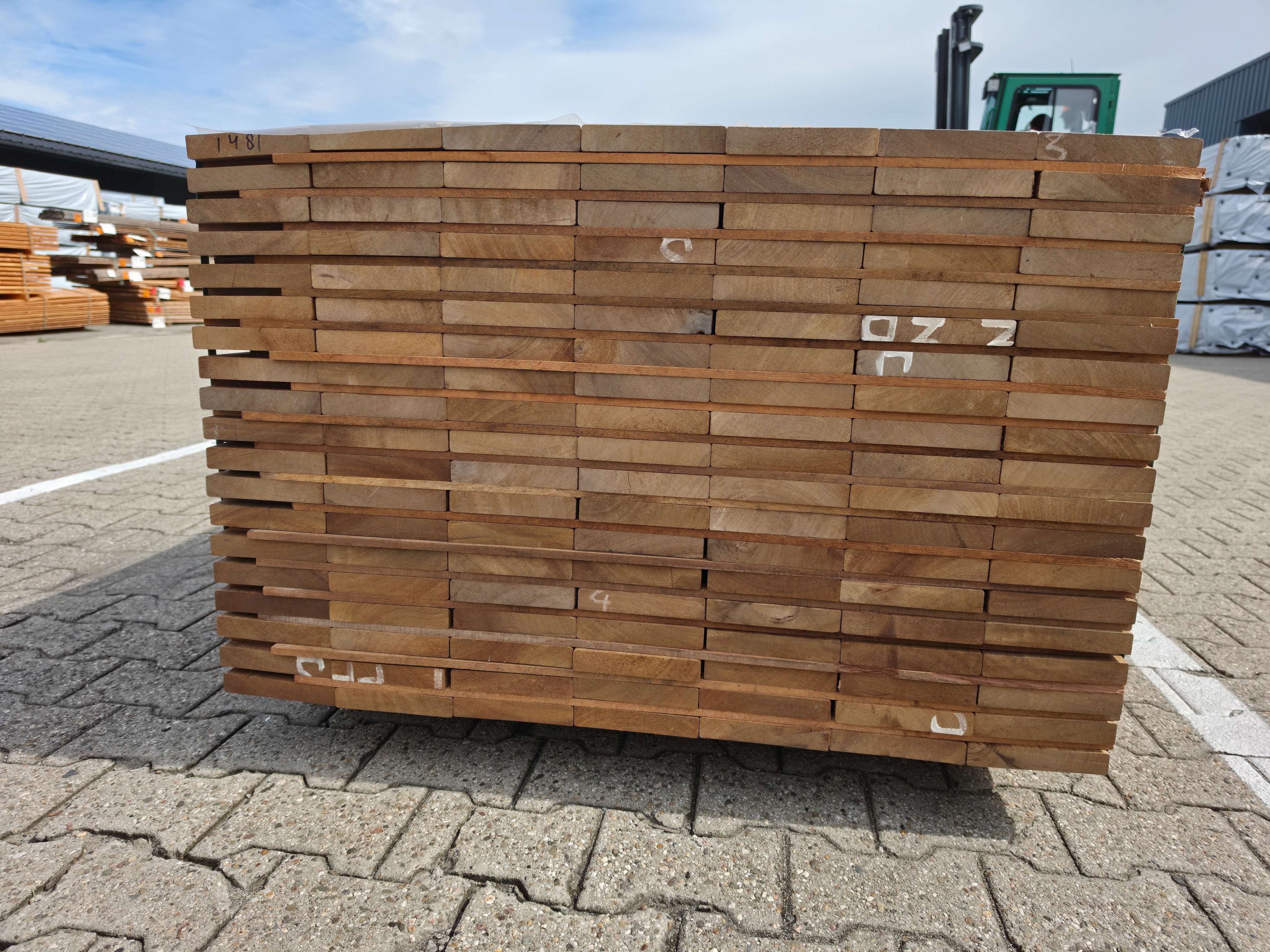 Guyana Teak Geschaafd 25x145mm - lengte 215cm, 133 stuks