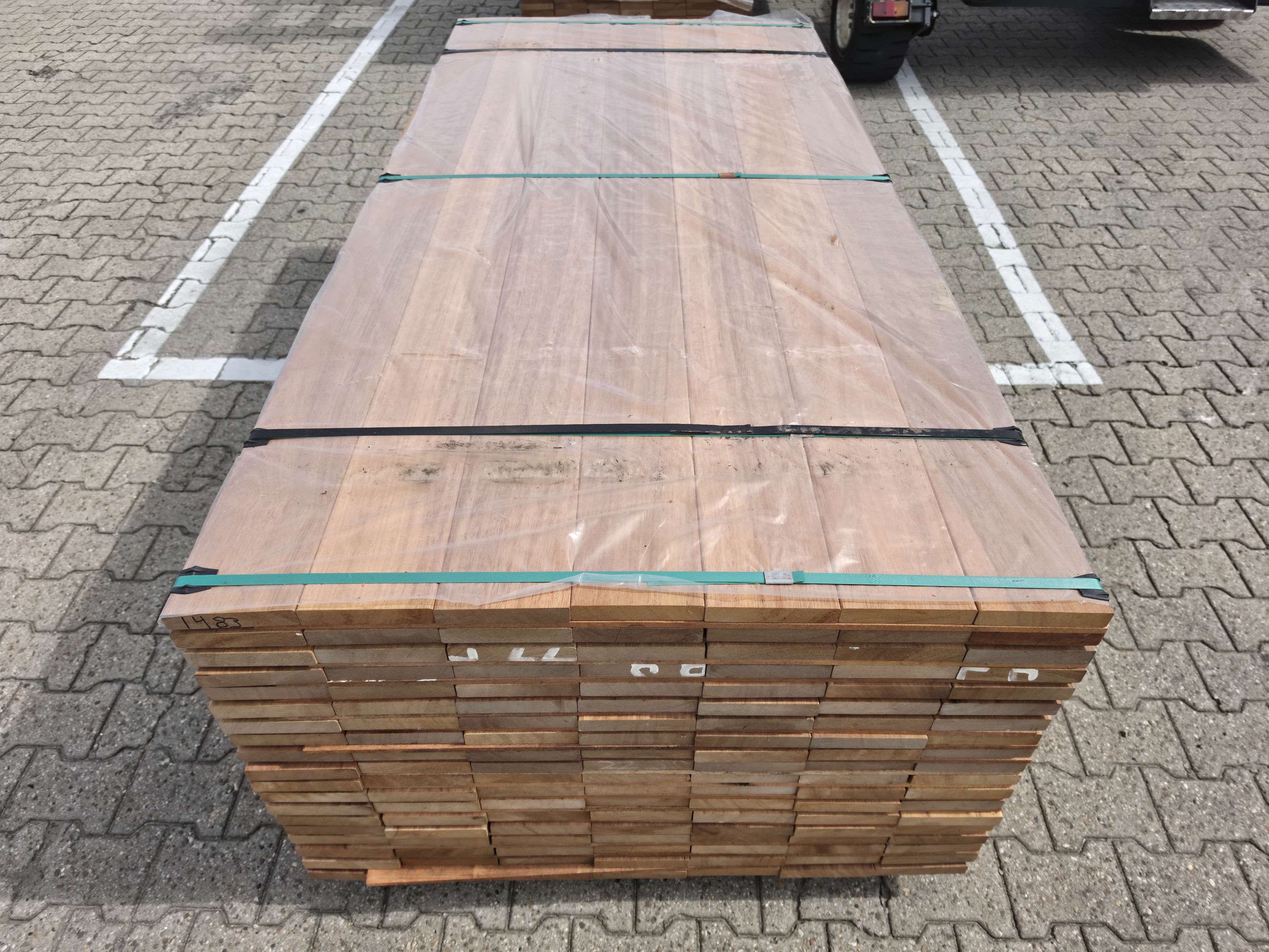 Guyana Teak Geschaafd 25x145mm - lengte 215cm, 133 stuks