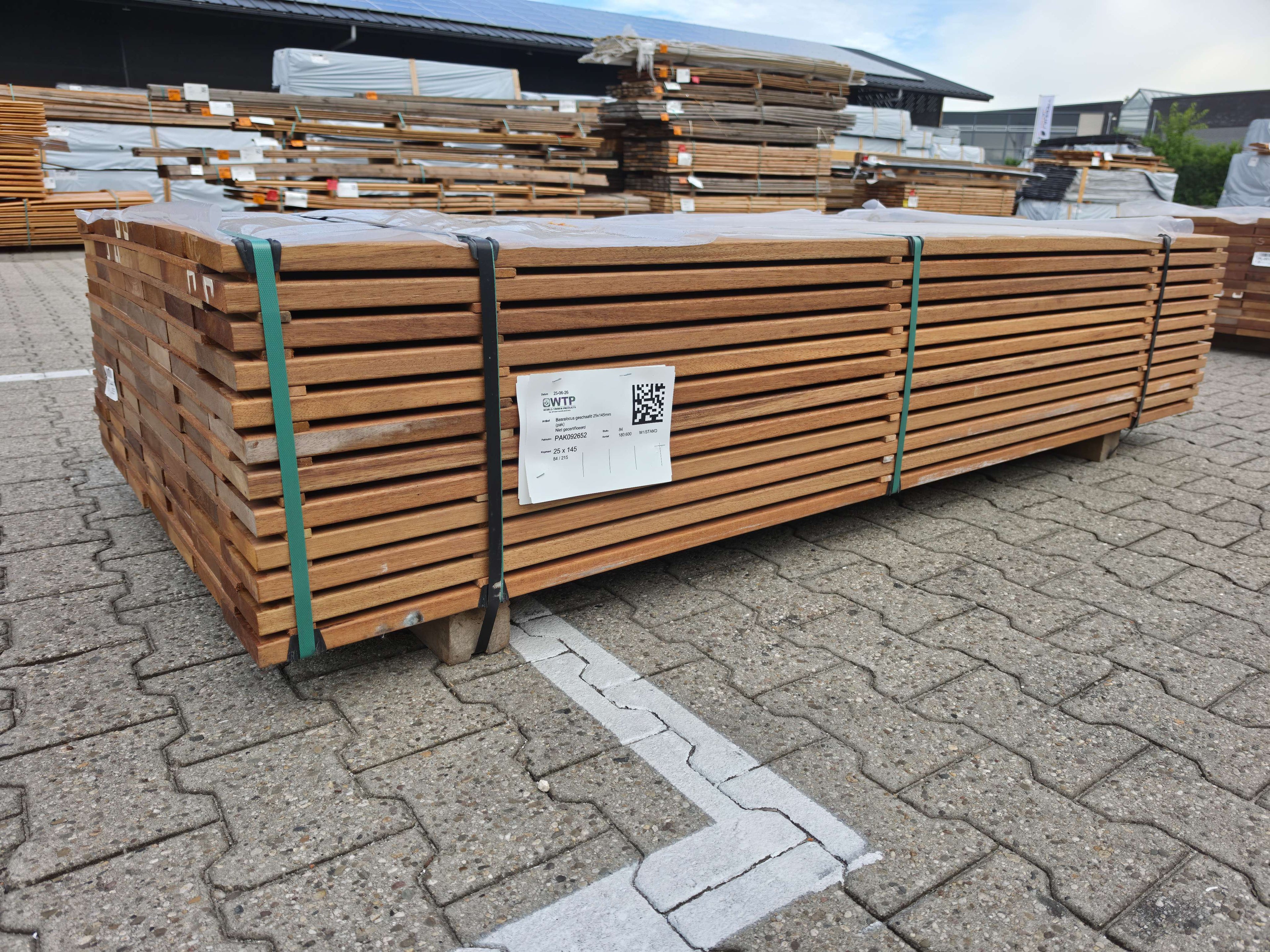 Guyana Teak Geschaafd 25x145mm - lengte 215cm, 84 stuks