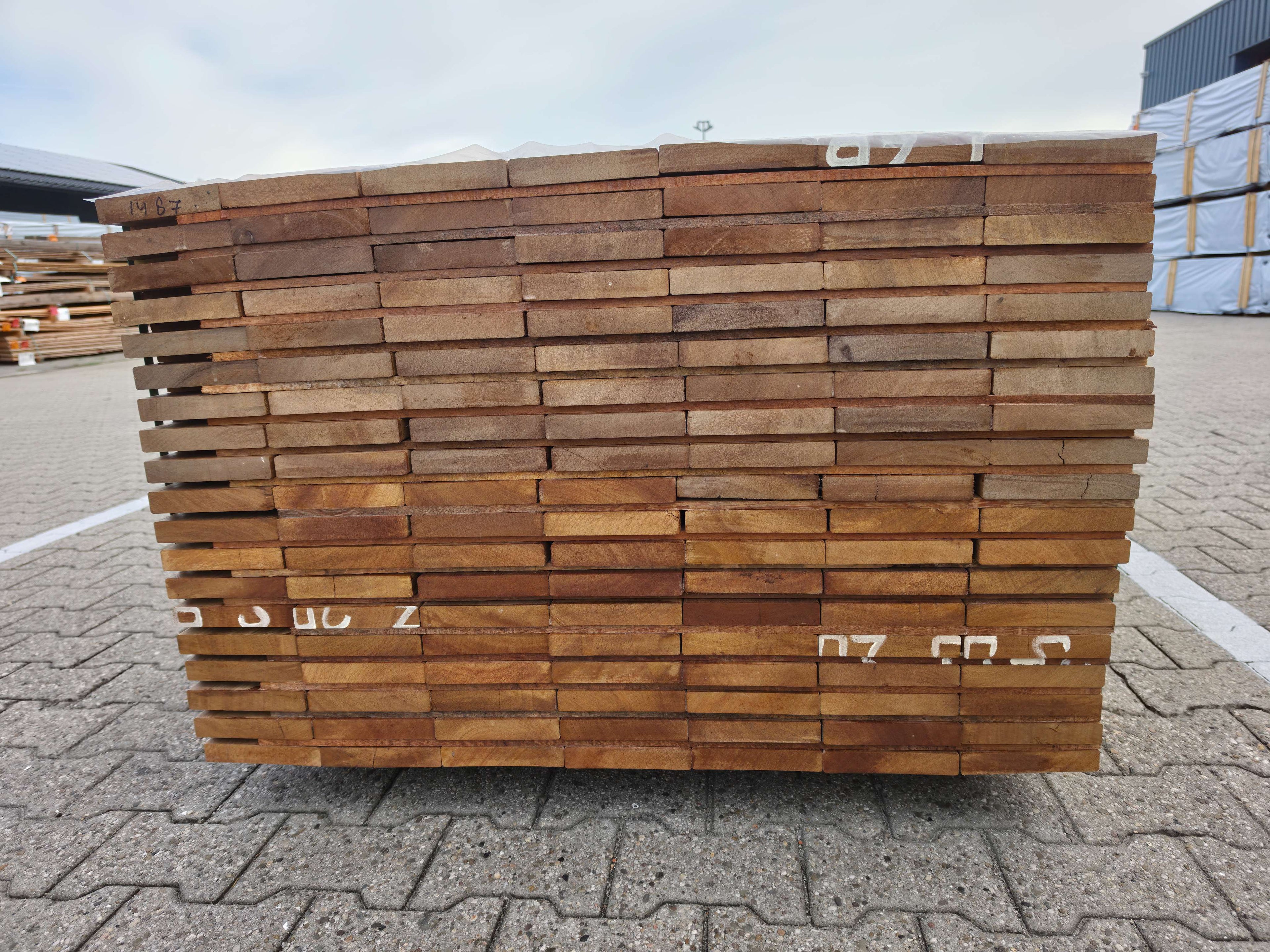 Guyana Teak Geschaafd 25x145mm - lengte 175cm, 133 stuks