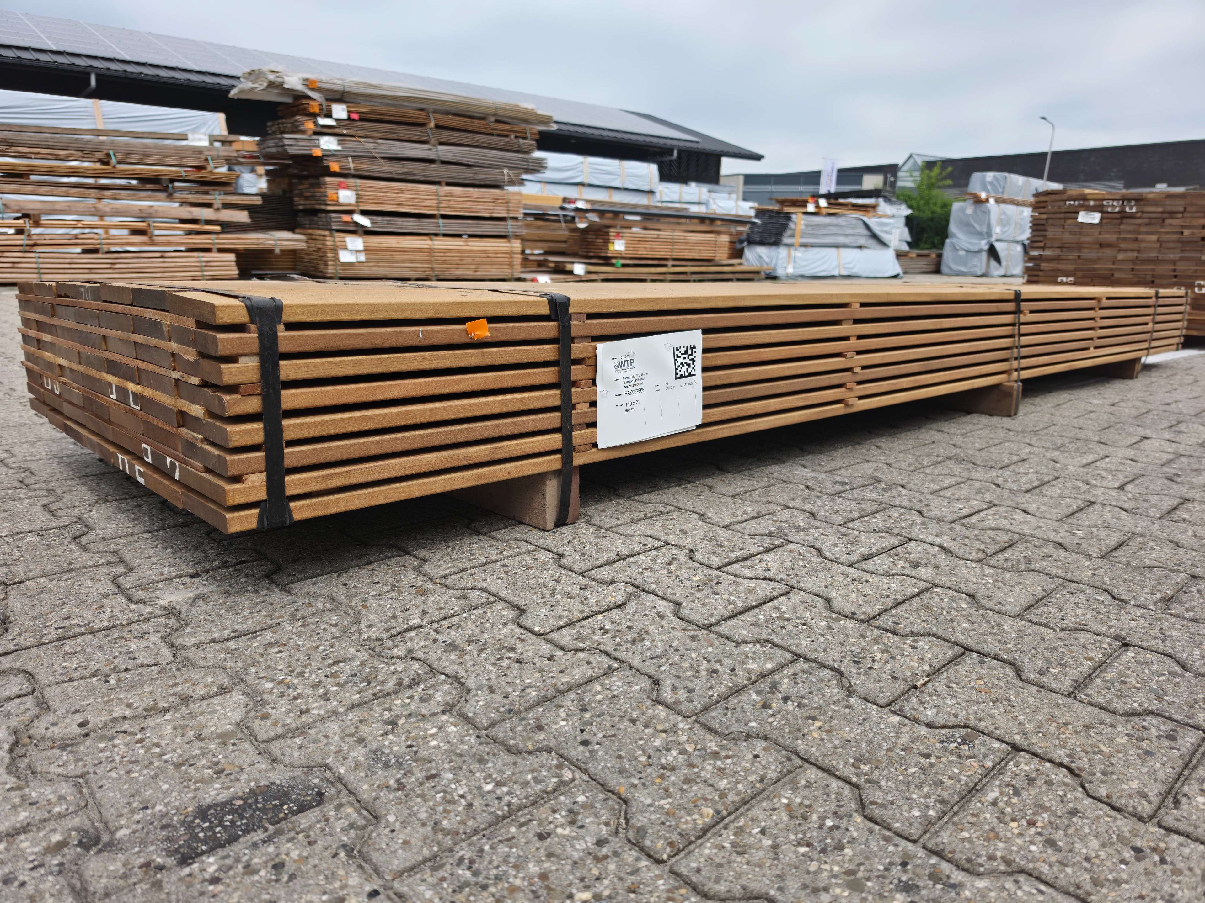 Guyana Ipé Geschaafd 21x140mm (Country Grade)  - lengte 370cm, 56 stuks