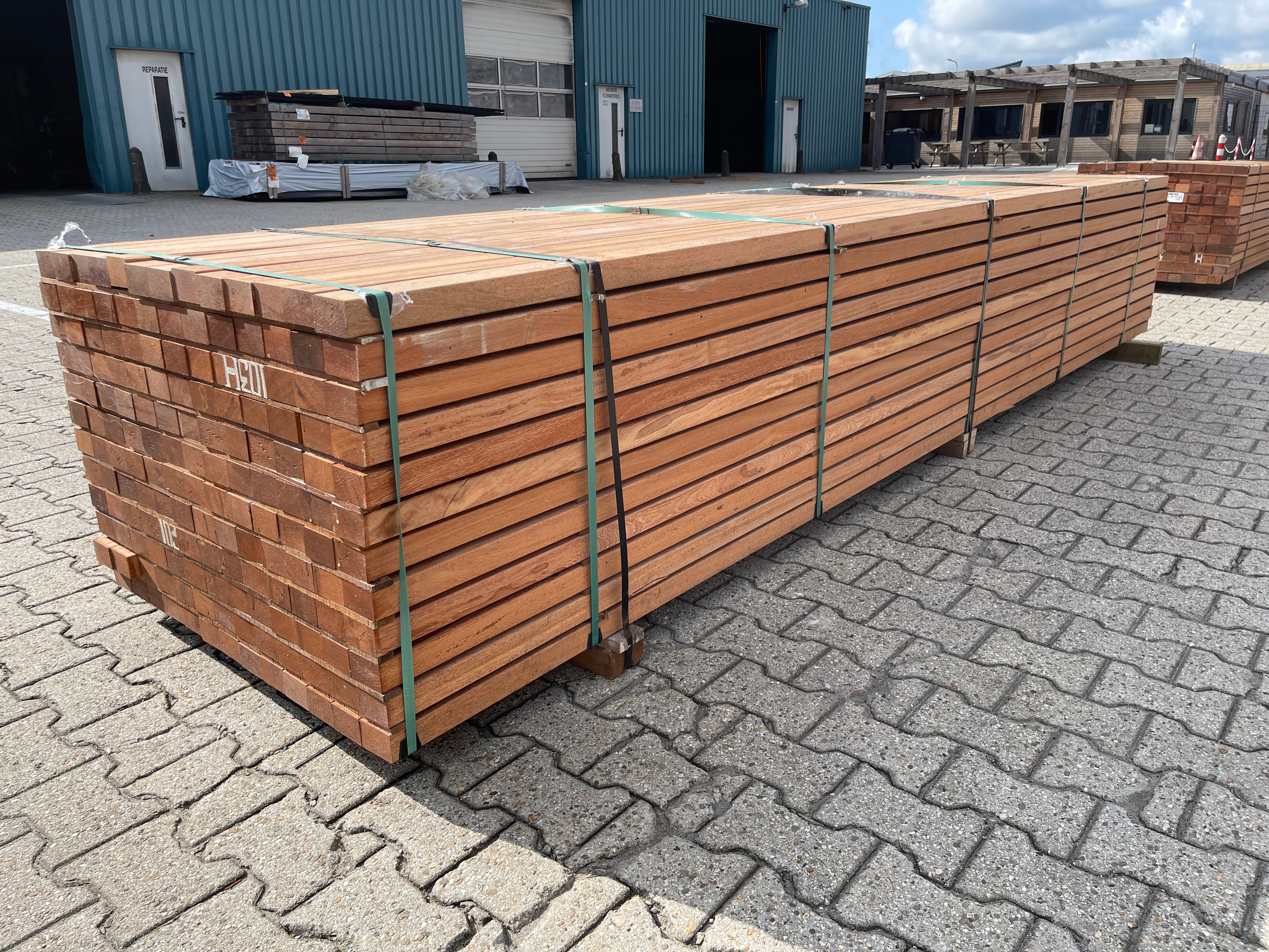 Angelim Pedra Onderliggers Geschaafd 45x68mm - Lengte 400cm, 156 stuks