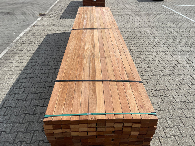 Angelim Pedra Onderliggers Geschaafd 45x68mm - Lengte 400cm, 156 stuks