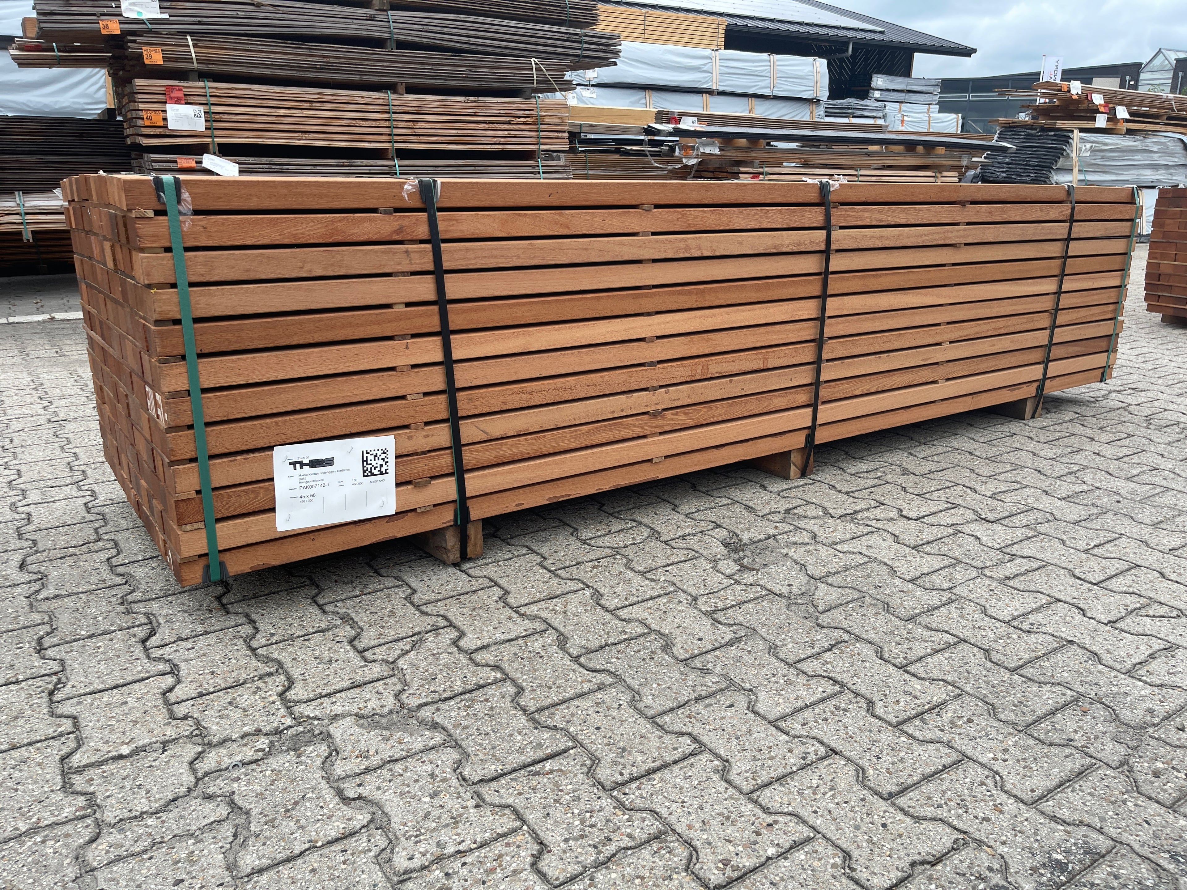 Angelim Pedra Onderliggers Geschaafd 45x68mm - Lengte 300cm, 156 stuks