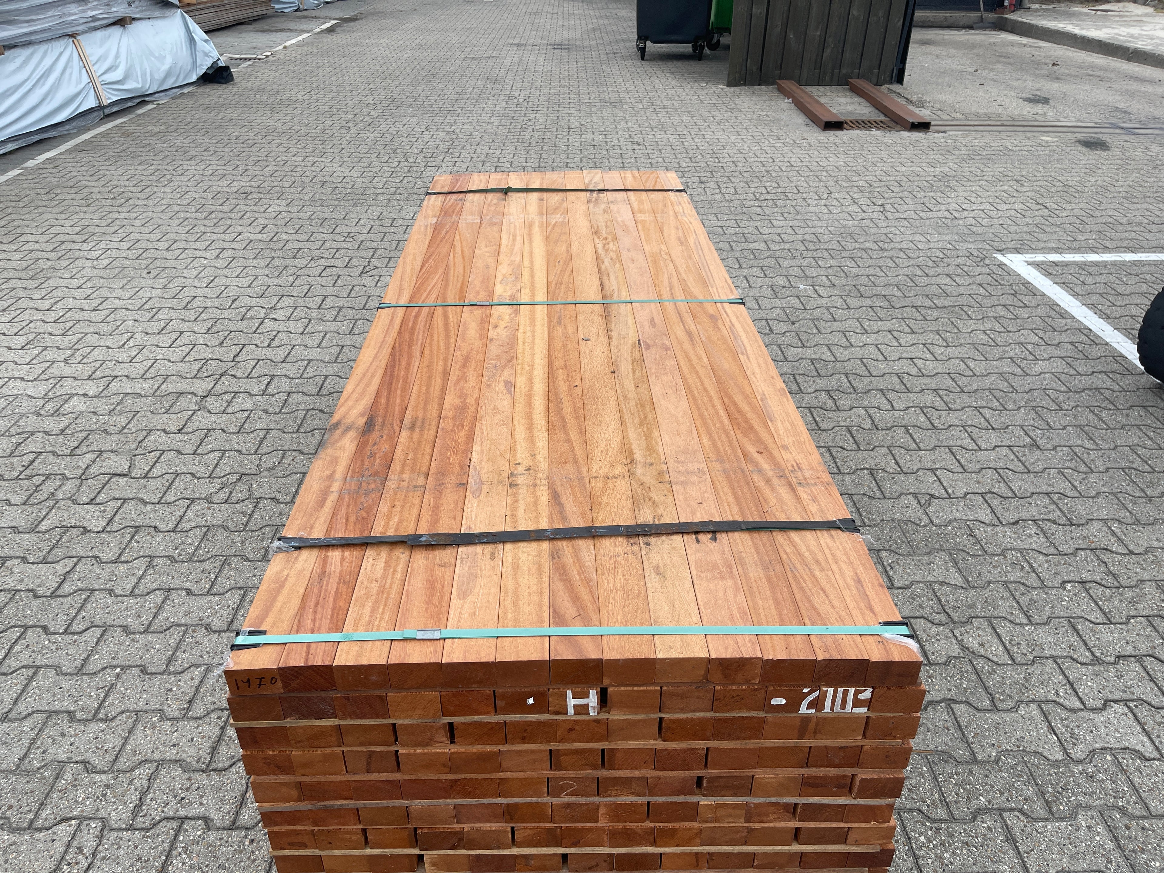 Angelim Pedra Onderliggers Geschaafd 45x68mm - Lengte 250cm, 151 stuks