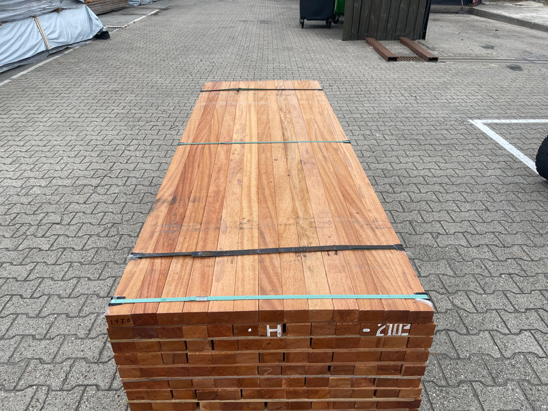 Angelim Pedra Onderliggers Geschaafd 45x68mm - Lengte 250cm, 151 stuks