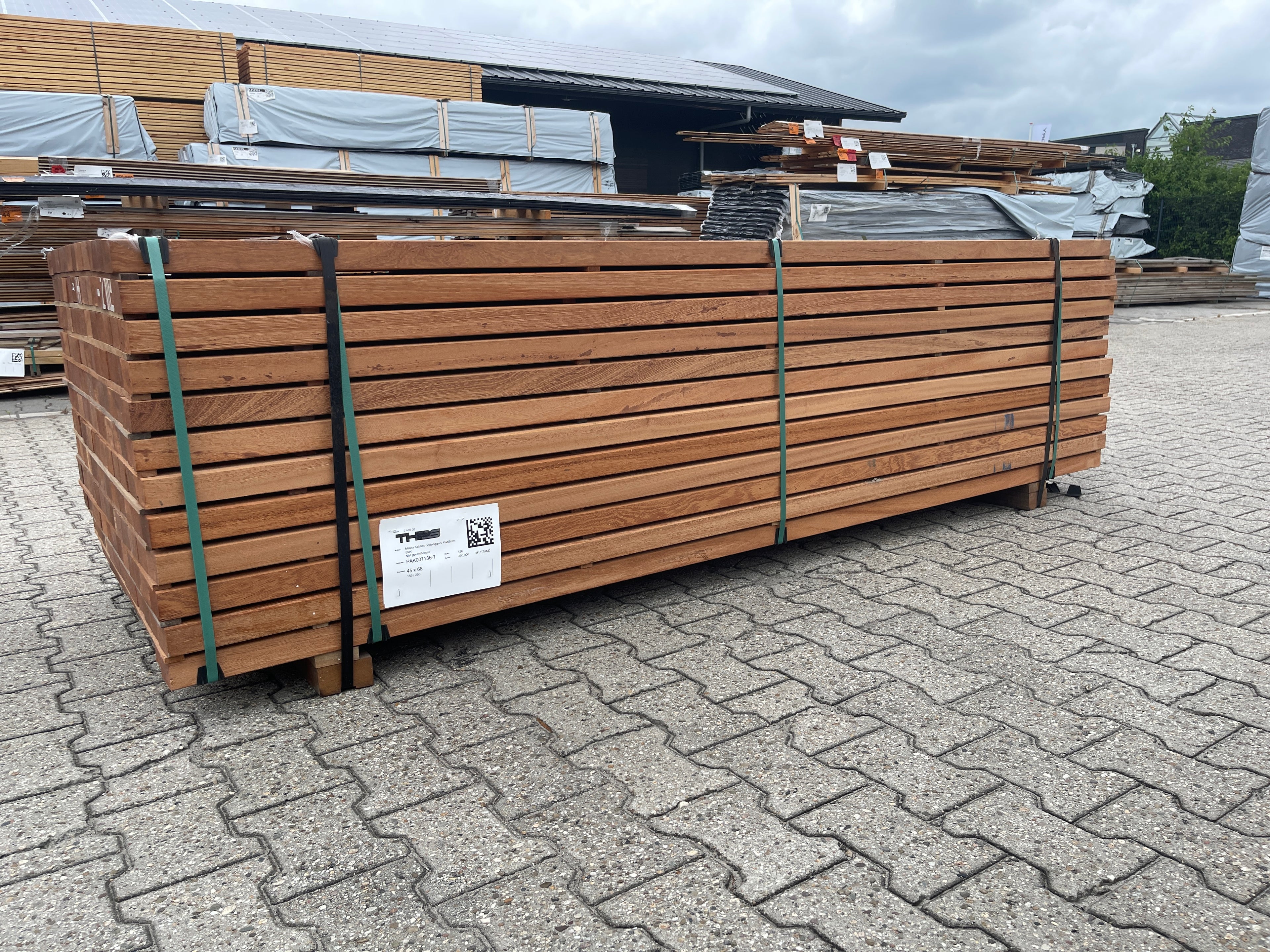 Angelim Pedra Onderliggers Geschaafd 45x68mm - Lengte 250cm, 151 stuks