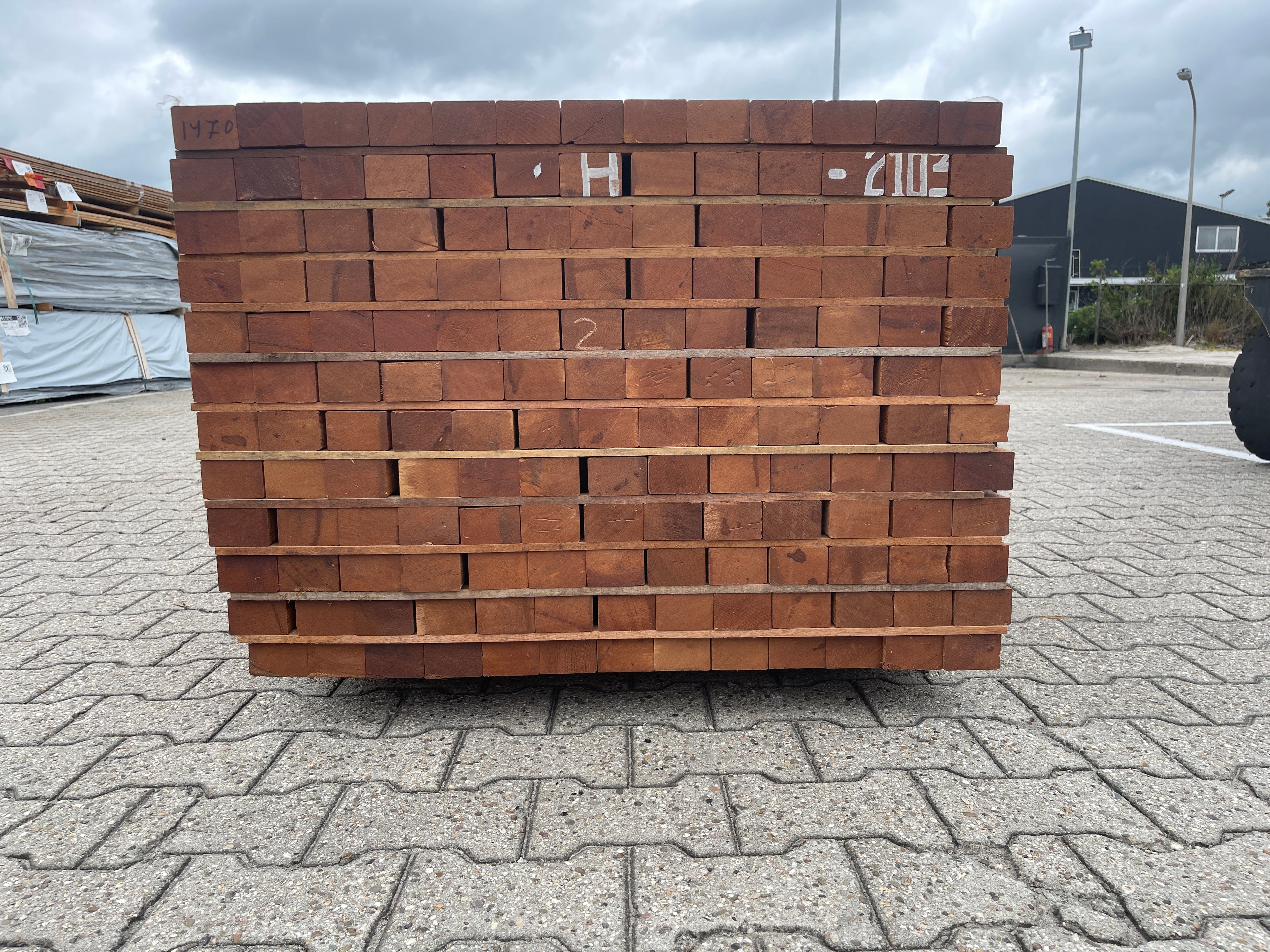Angelim Pedra Onderliggers Geschaafd 45x68mm - Lengte 250cm, 151 stuks