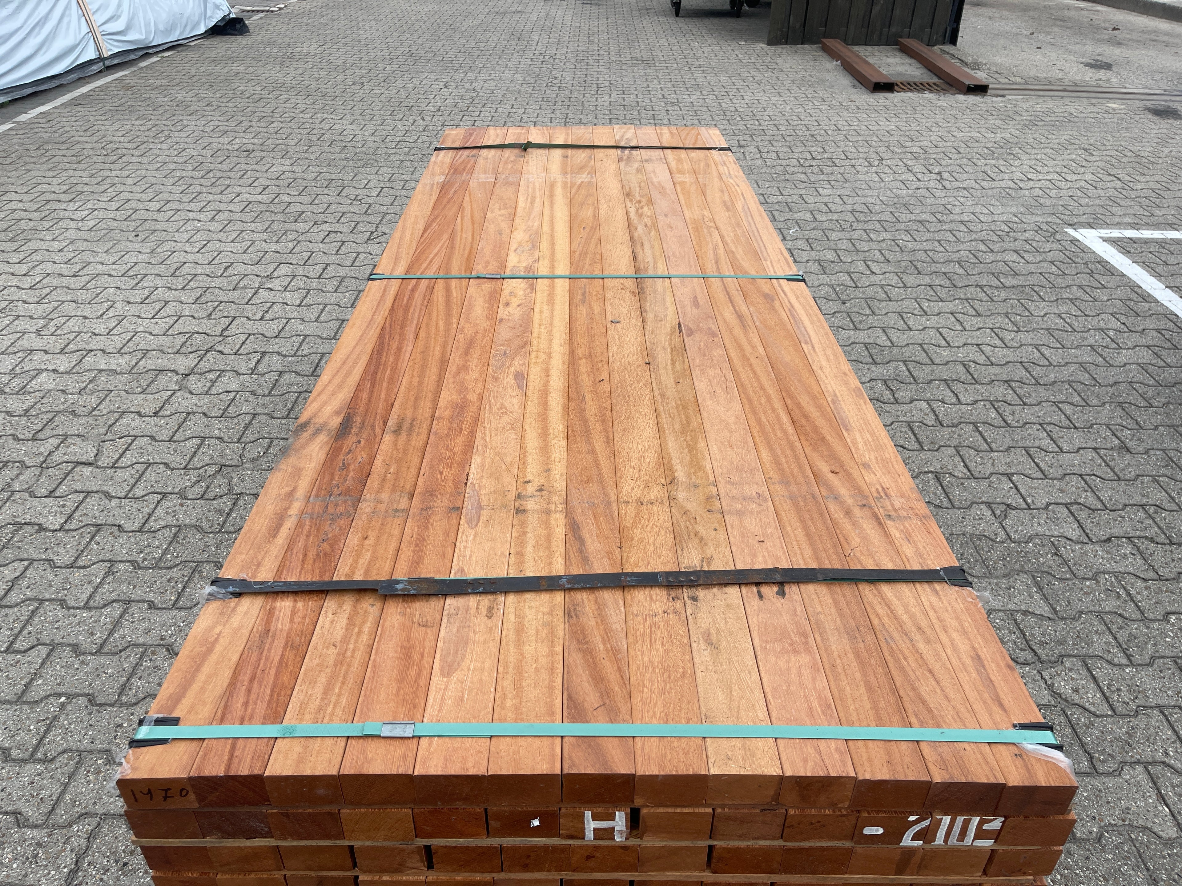 Angelim Pedra Onderliggers Geschaafd 45x68mm - Lengte 250cm, 156 stuks