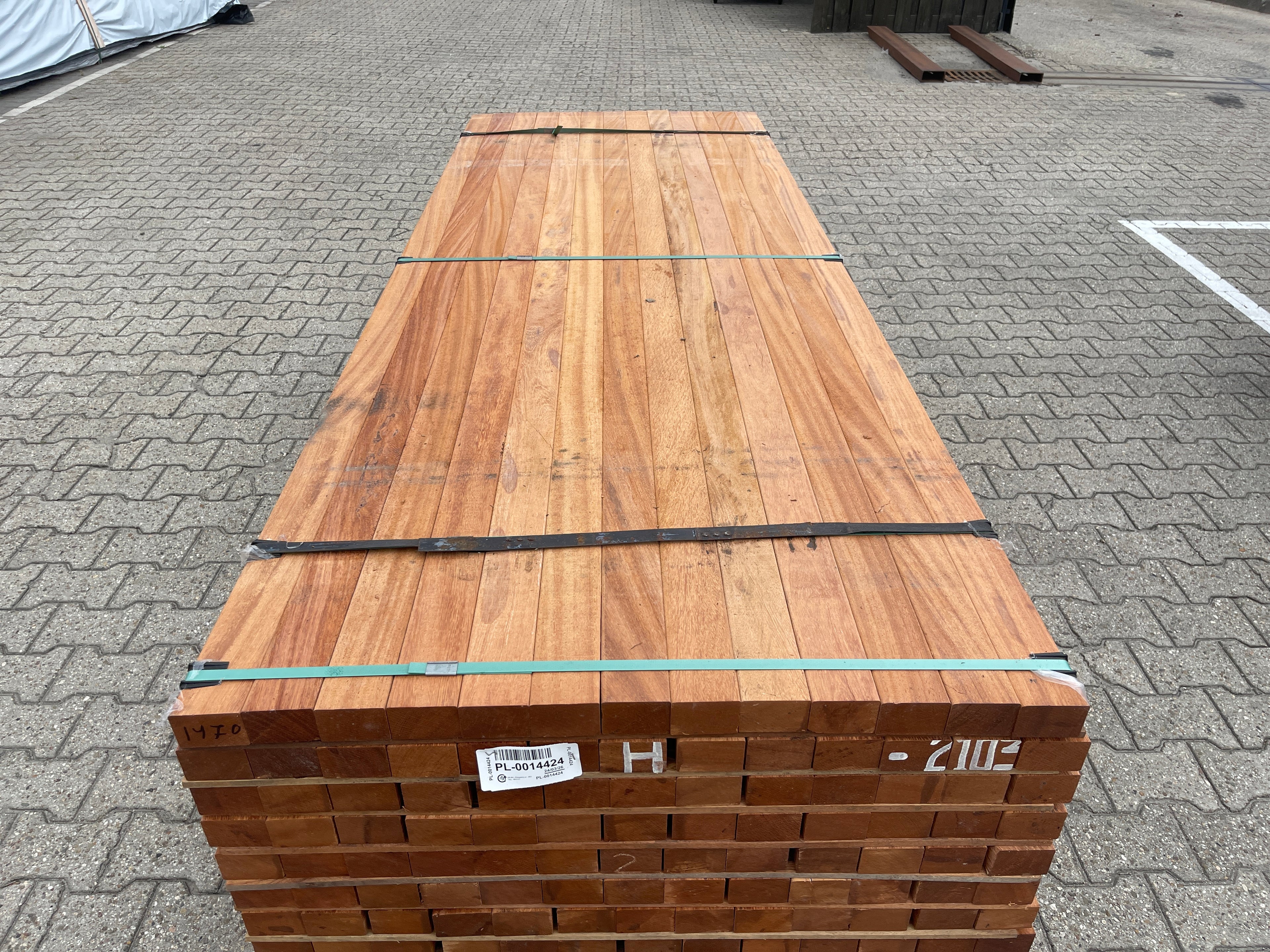 Angelim Pedra Onderliggers Geschaafd 45x68mm - Lengte 250cm, 156 stuks