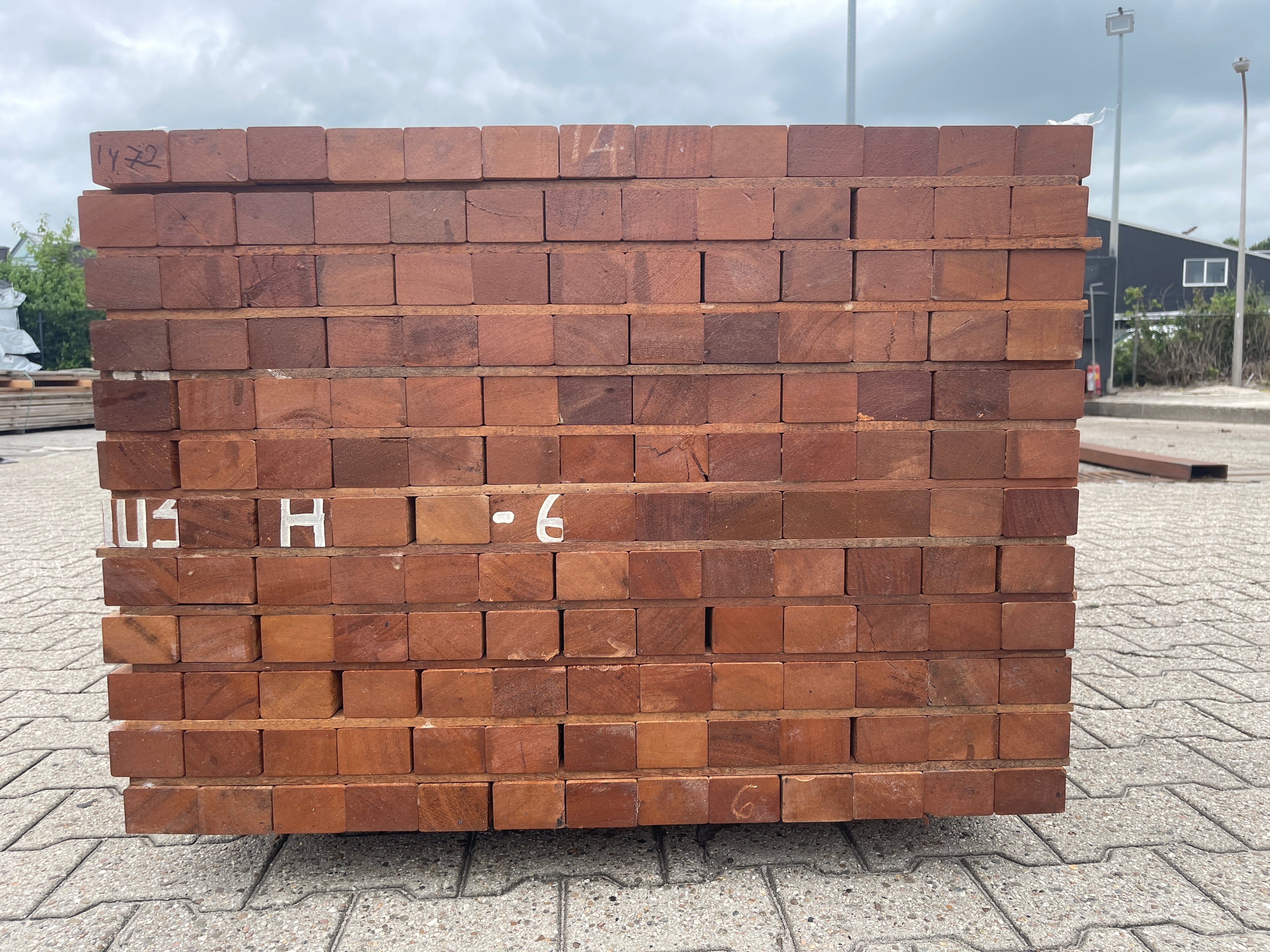 Angelim Pedra Onderliggers Geschaafd 45x68mm - Lengte 200cm, 156 stuks