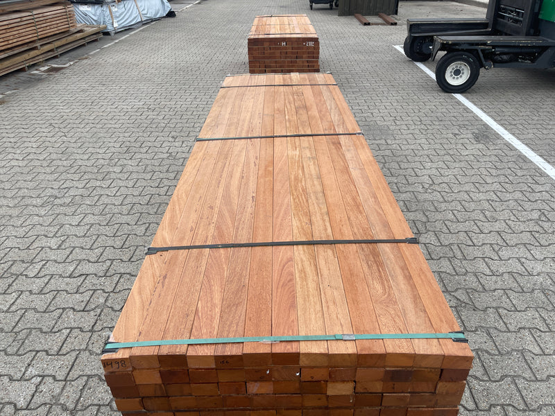 Angelim Pedra Onderliggers Geschaafd 45x68mm - Lengte 300cm, 141 stuks
