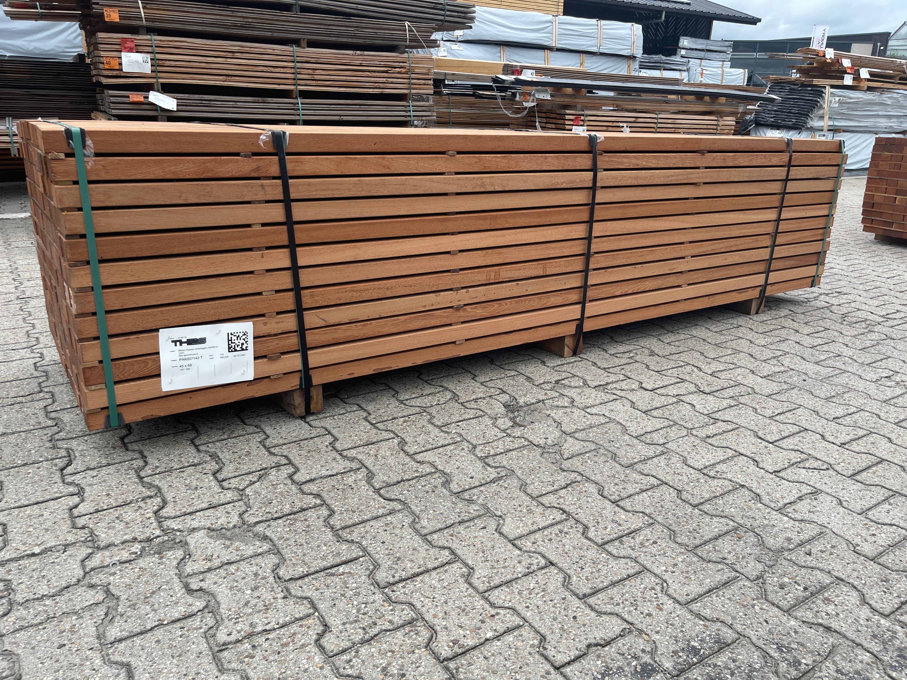 Angelim Pedra Onderliggers Geschaafd 45x68mm - Lengte 300cm, 141 stuks