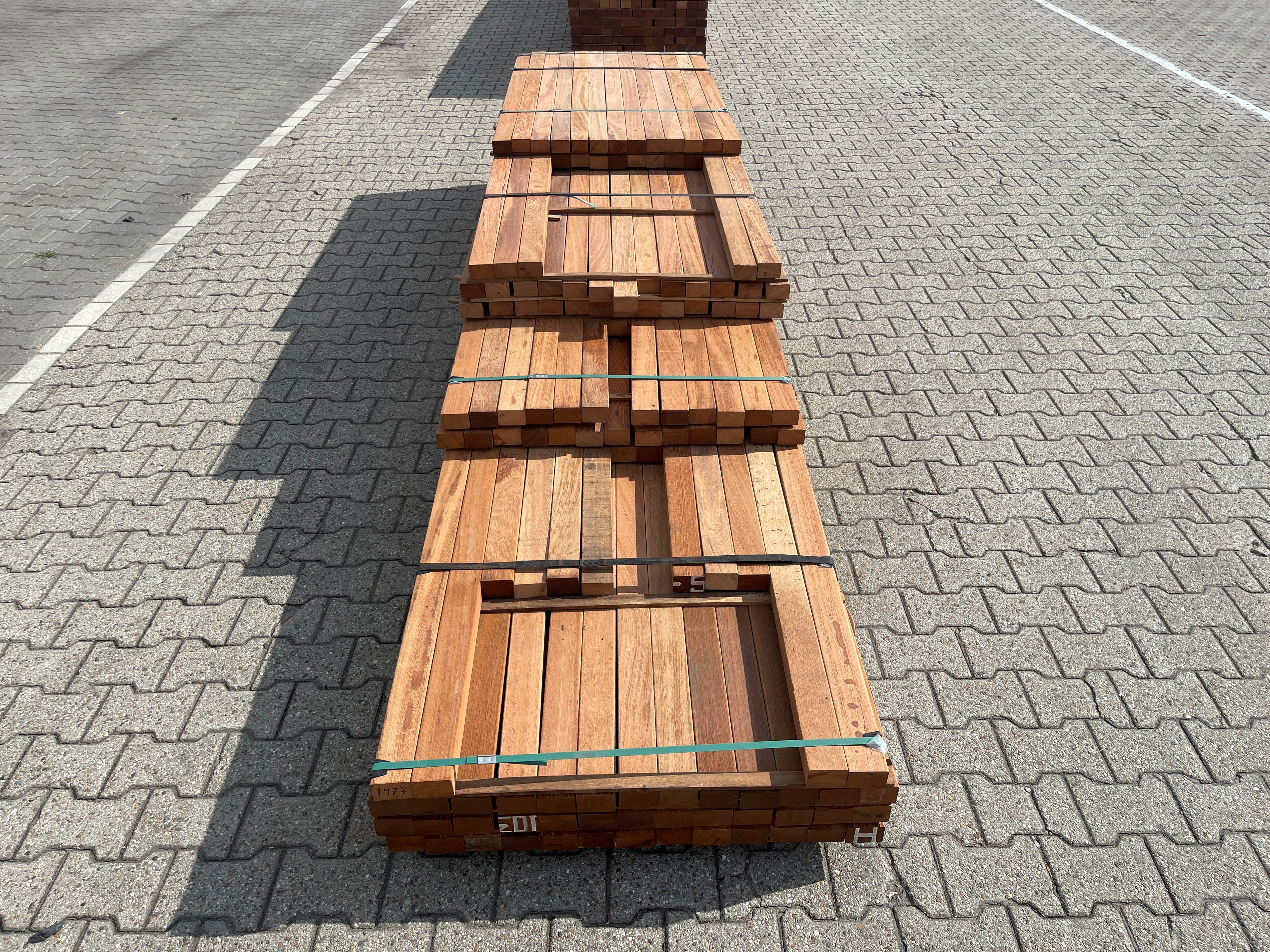 Angelim Pedra Onderliggers Geschaafd 45x68mm - Lengte 21/150cm, 32/250cm, 25/300cm, 7/350cm, 43/400cm