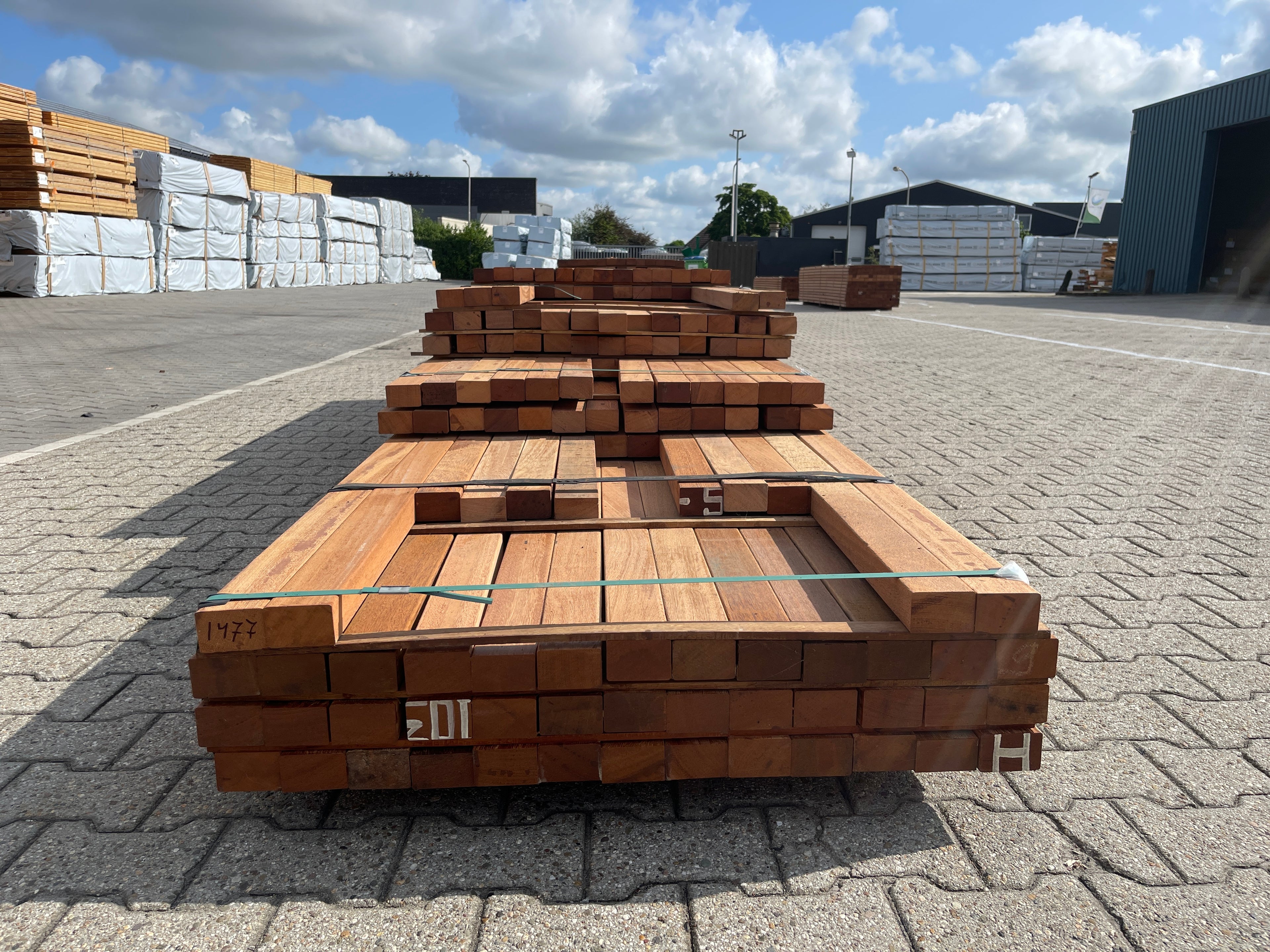 Angelim Pedra Onderliggers Geschaafd 45x68mm - Lengte 21/150cm, 32/250cm, 25/300cm, 7/350cm, 43/400cm