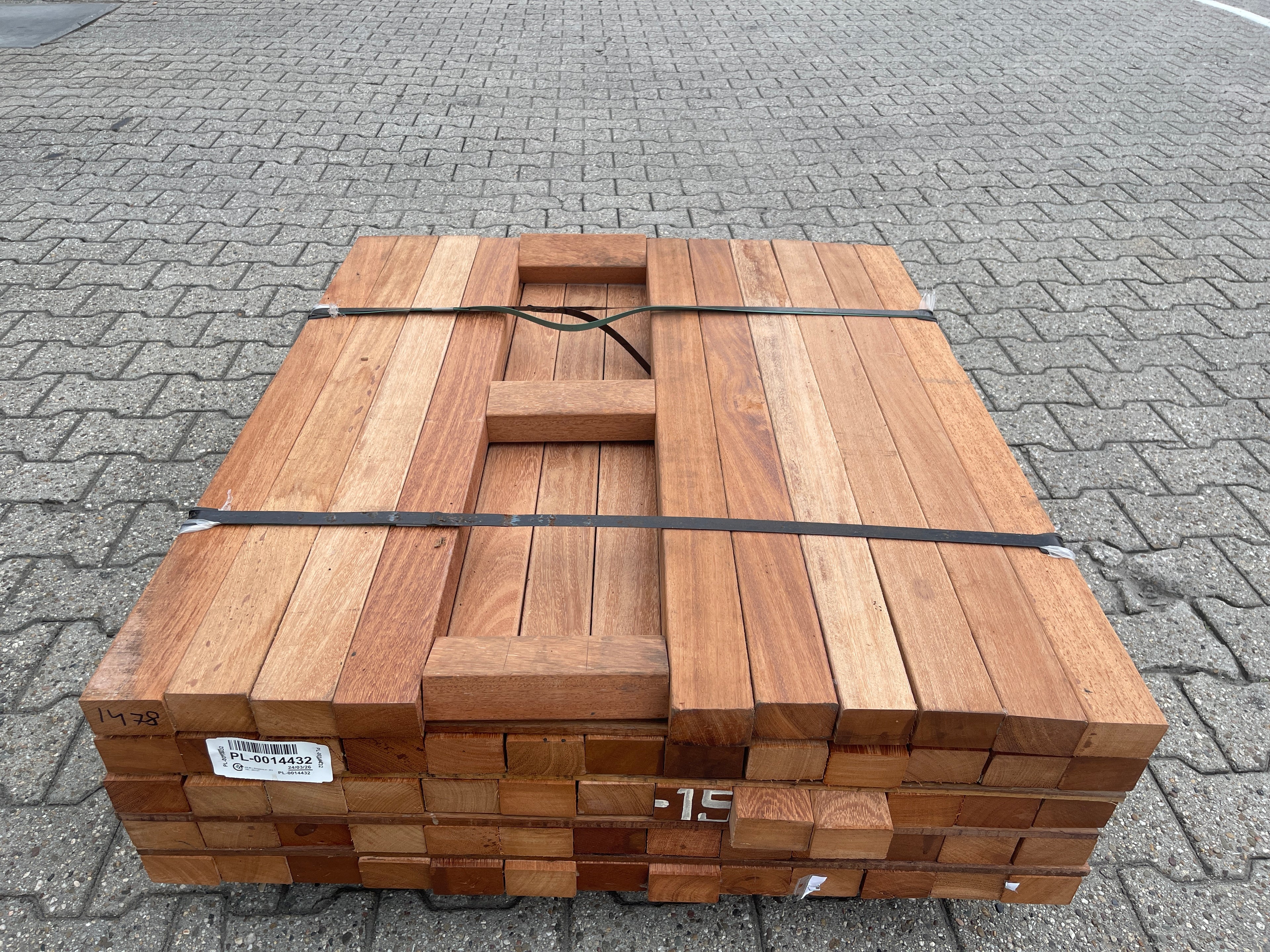 Angelim Pedra Onderliggers Geschaafd 45x68mm - Lengte 100cm, 62 stuks