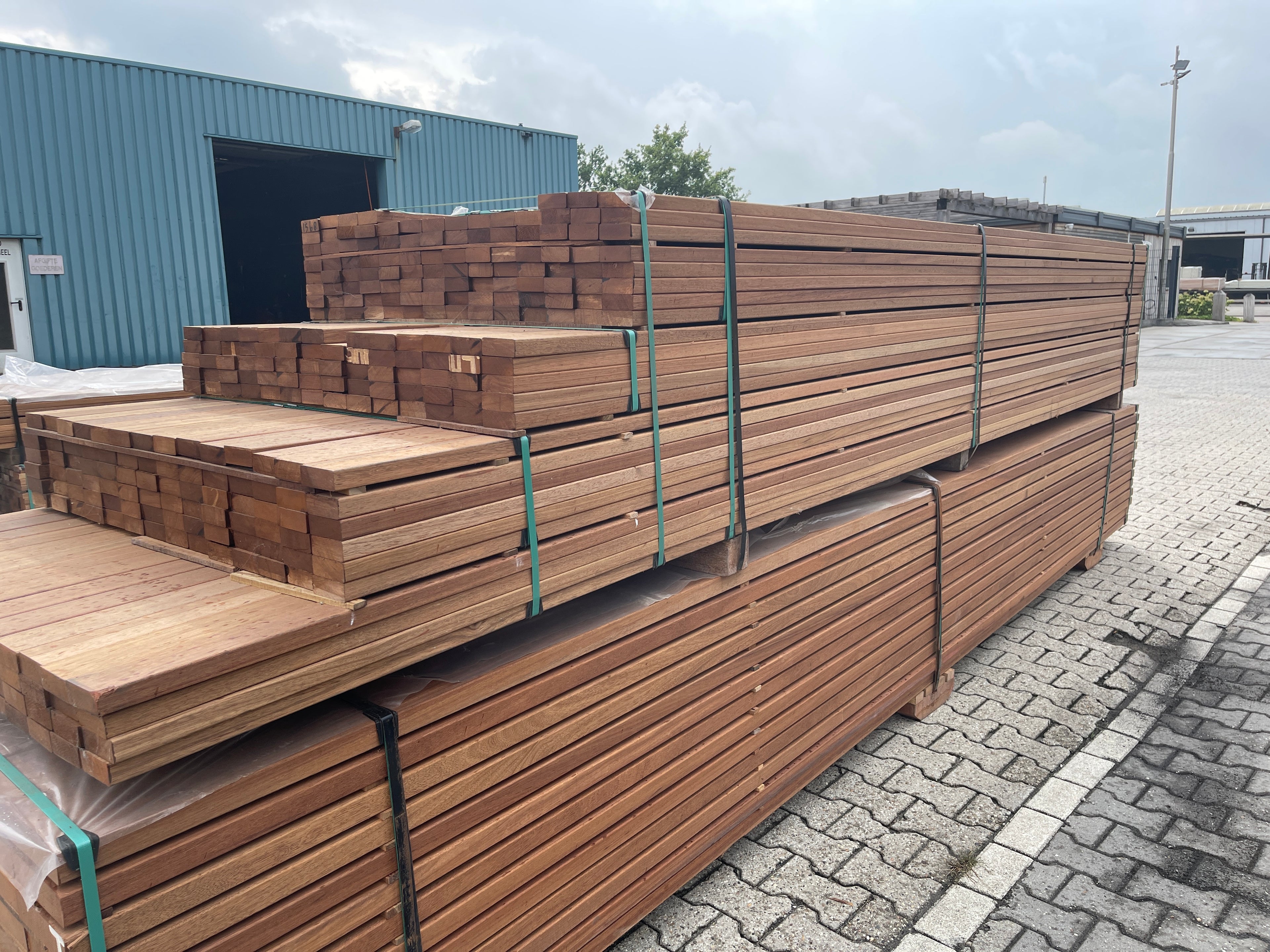 Guyana Teak Planken Geschaafd 27x70mm - Lengte 395-485cm, 314 stuks