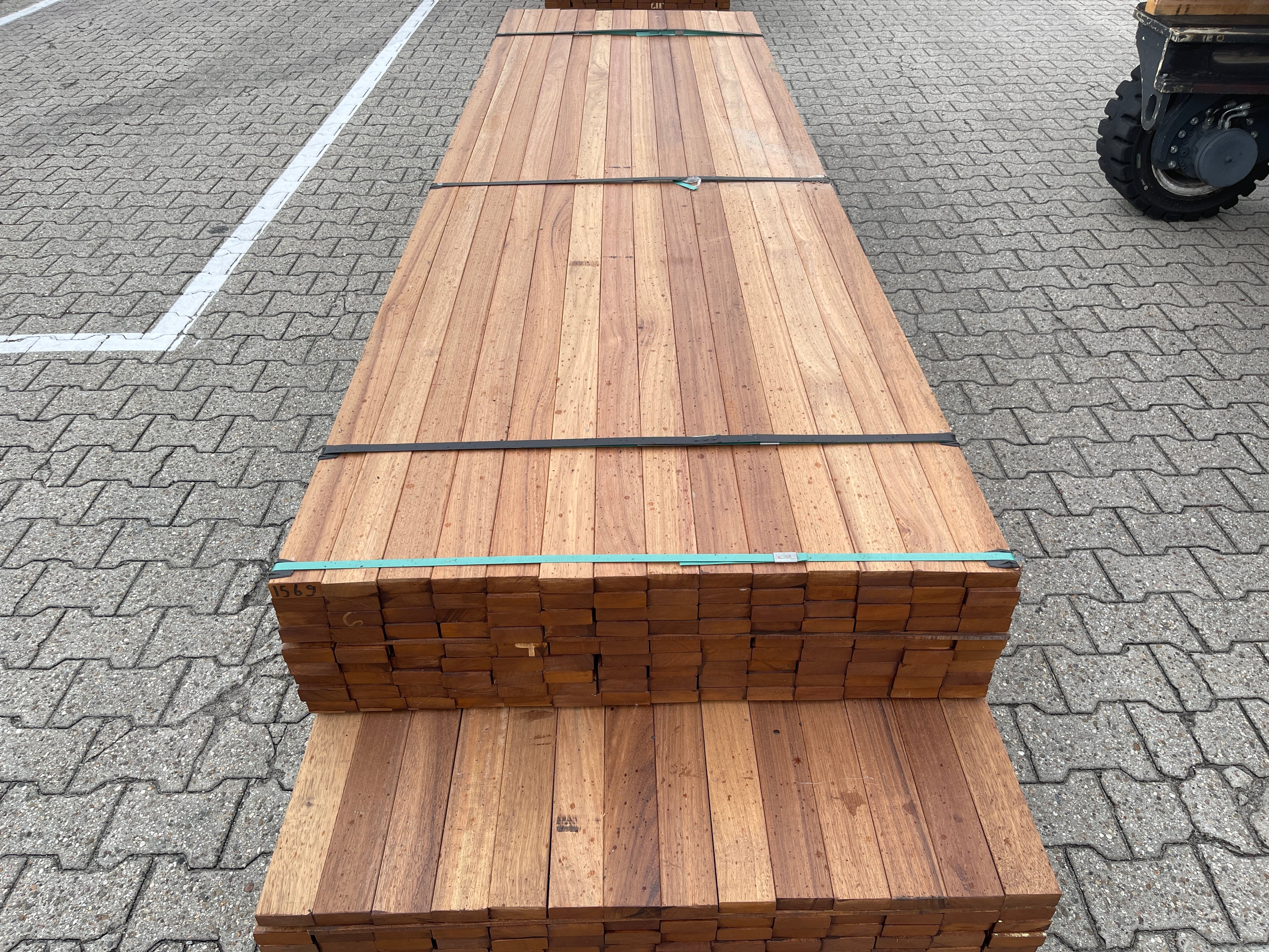 Guyana Teak Planken Geschaafd 27x70mm - Lengte 335-365cm, 210 stuks