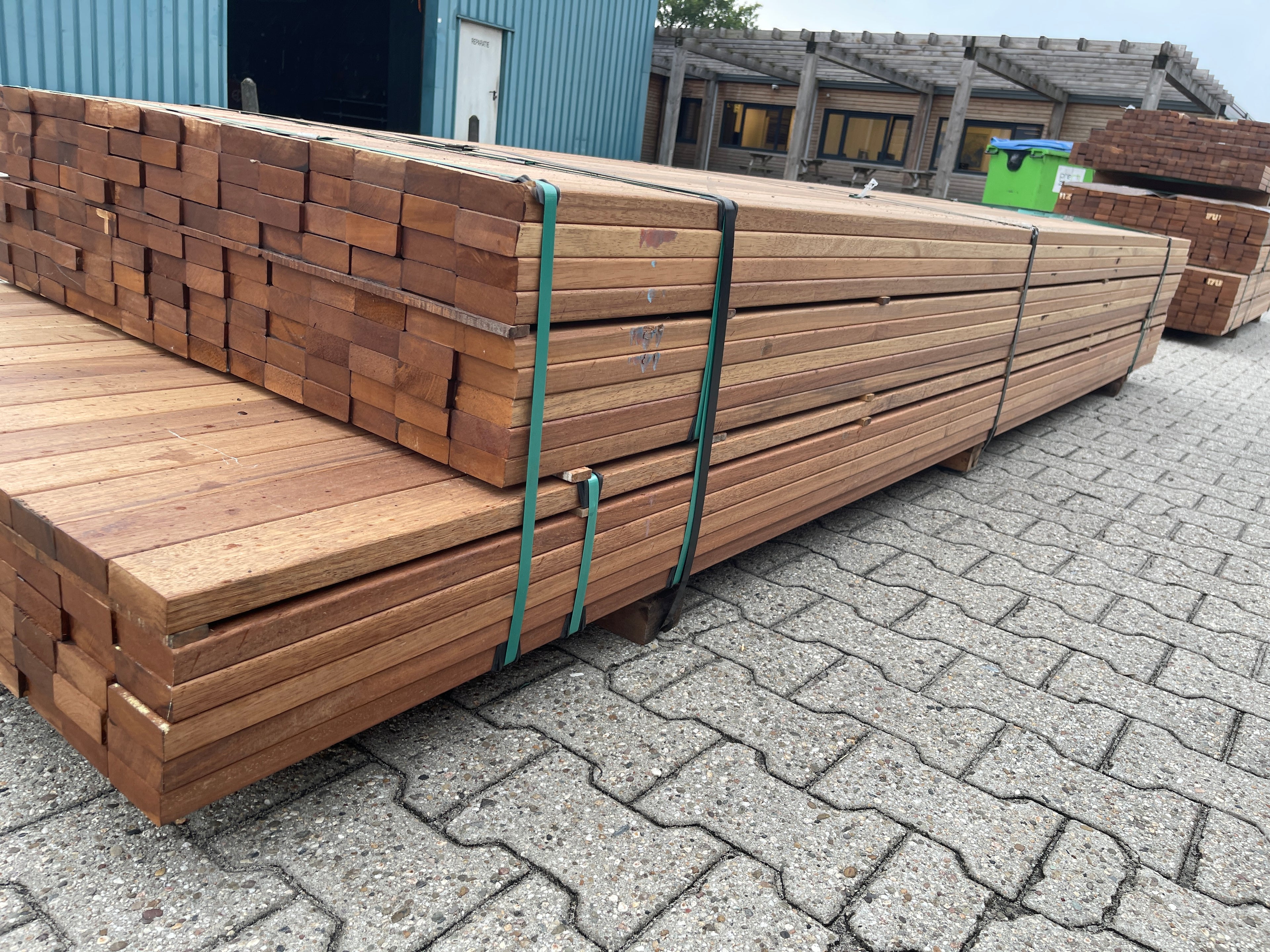 Guyana Teak Planken Geschaafd 27x70mm - Lengte 335-365cm, 210 stuks