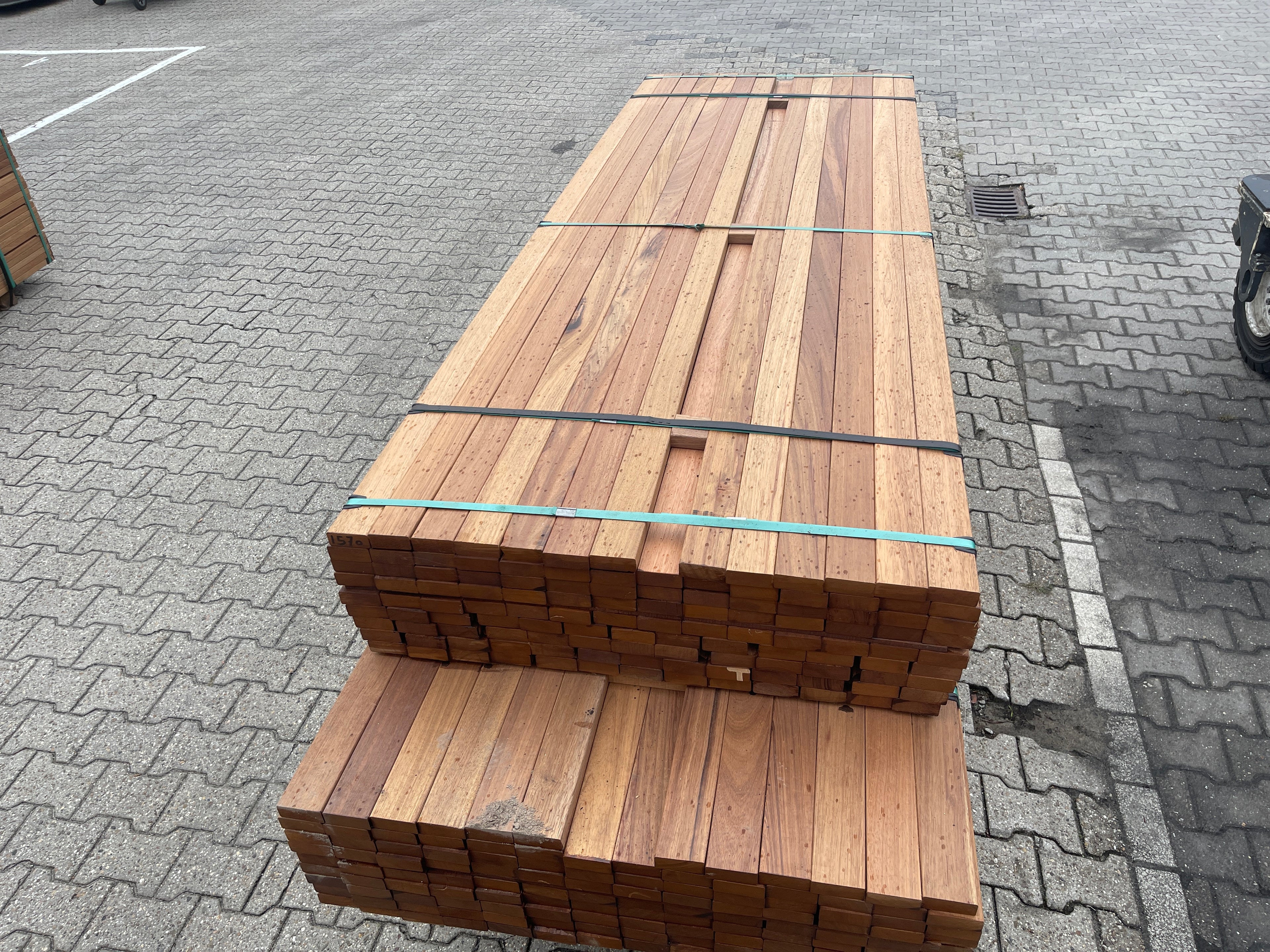 Guyana Teak Planken Geschaafd 27x70mm - Lengte 275-305cm, 249 stuks