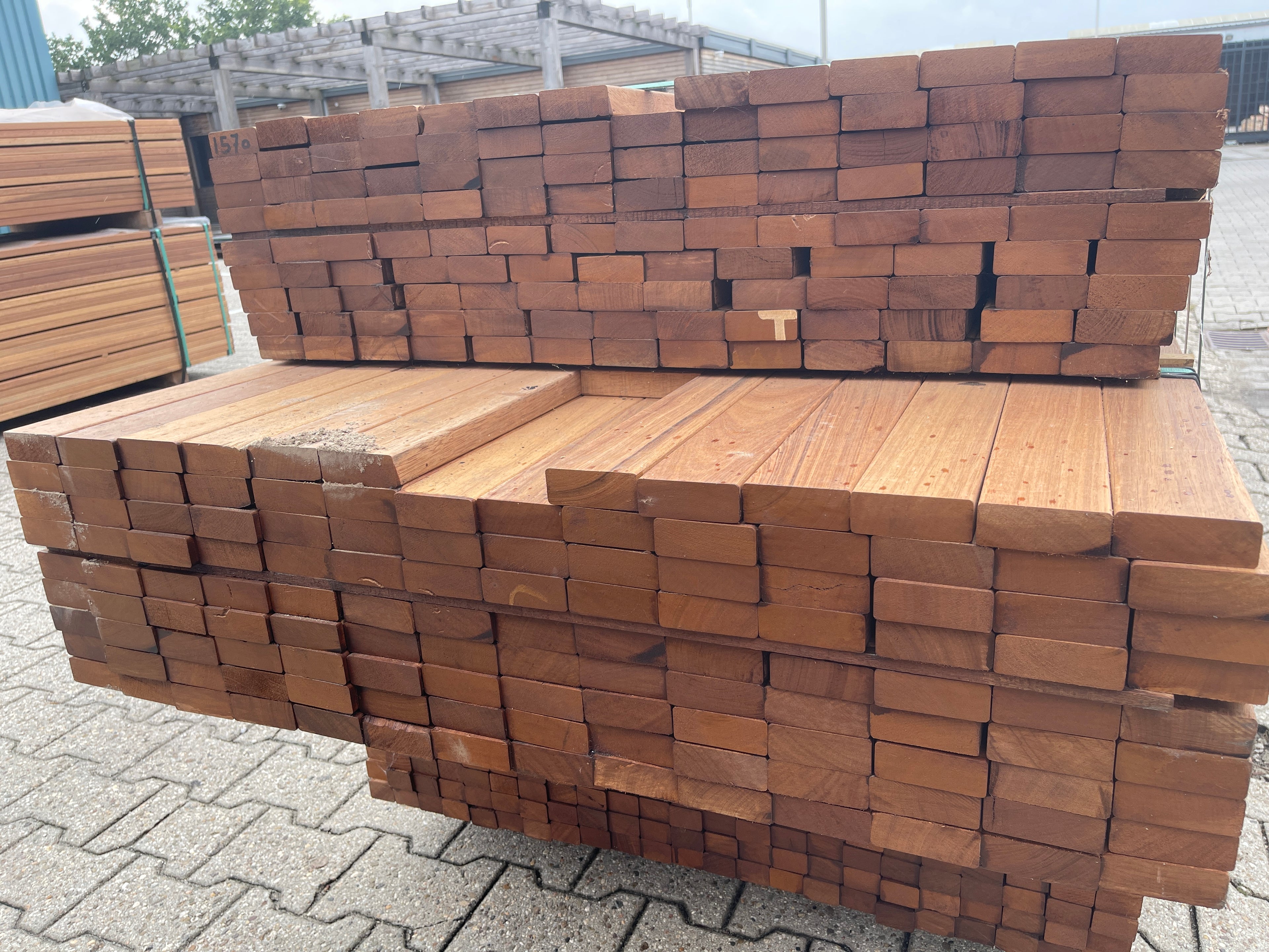 Guyana Teak Planken Geschaafd 27x70mm - Lengte 275-305cm, 249 stuks