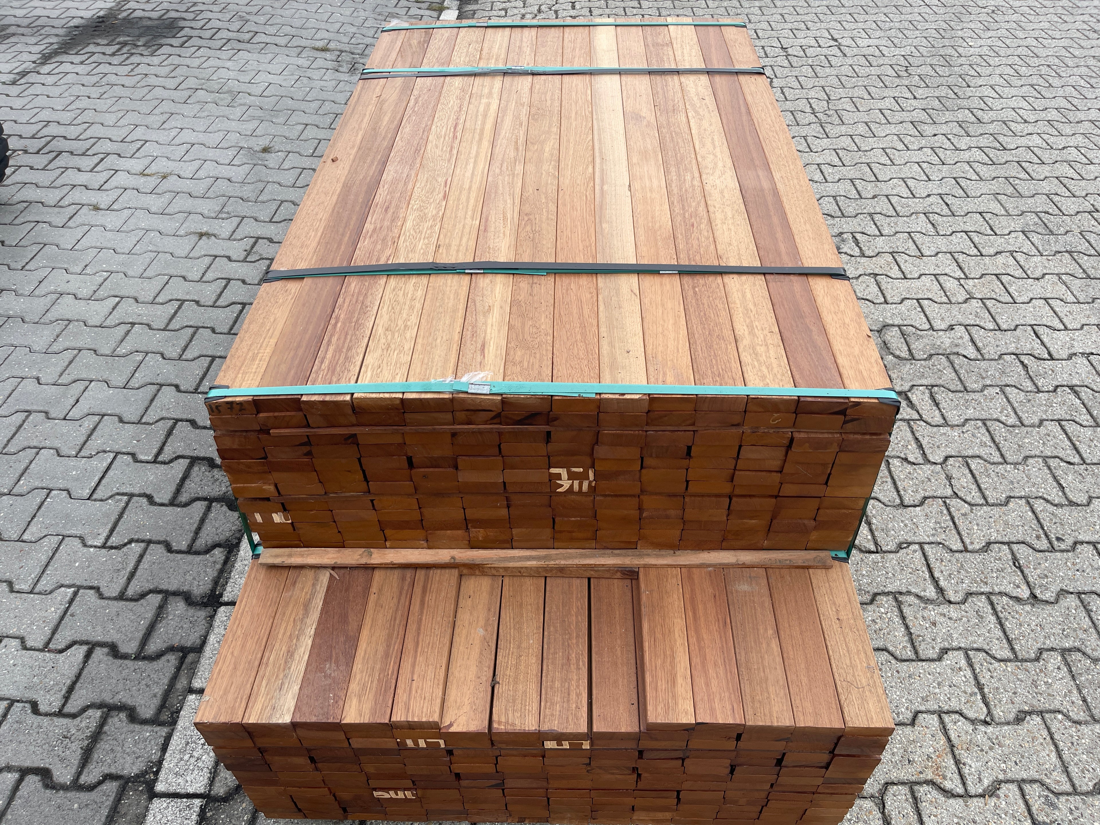 Guyana Teak Planken Geschaafd 27x70mm - Lengte 155-185cm, 346 stuks