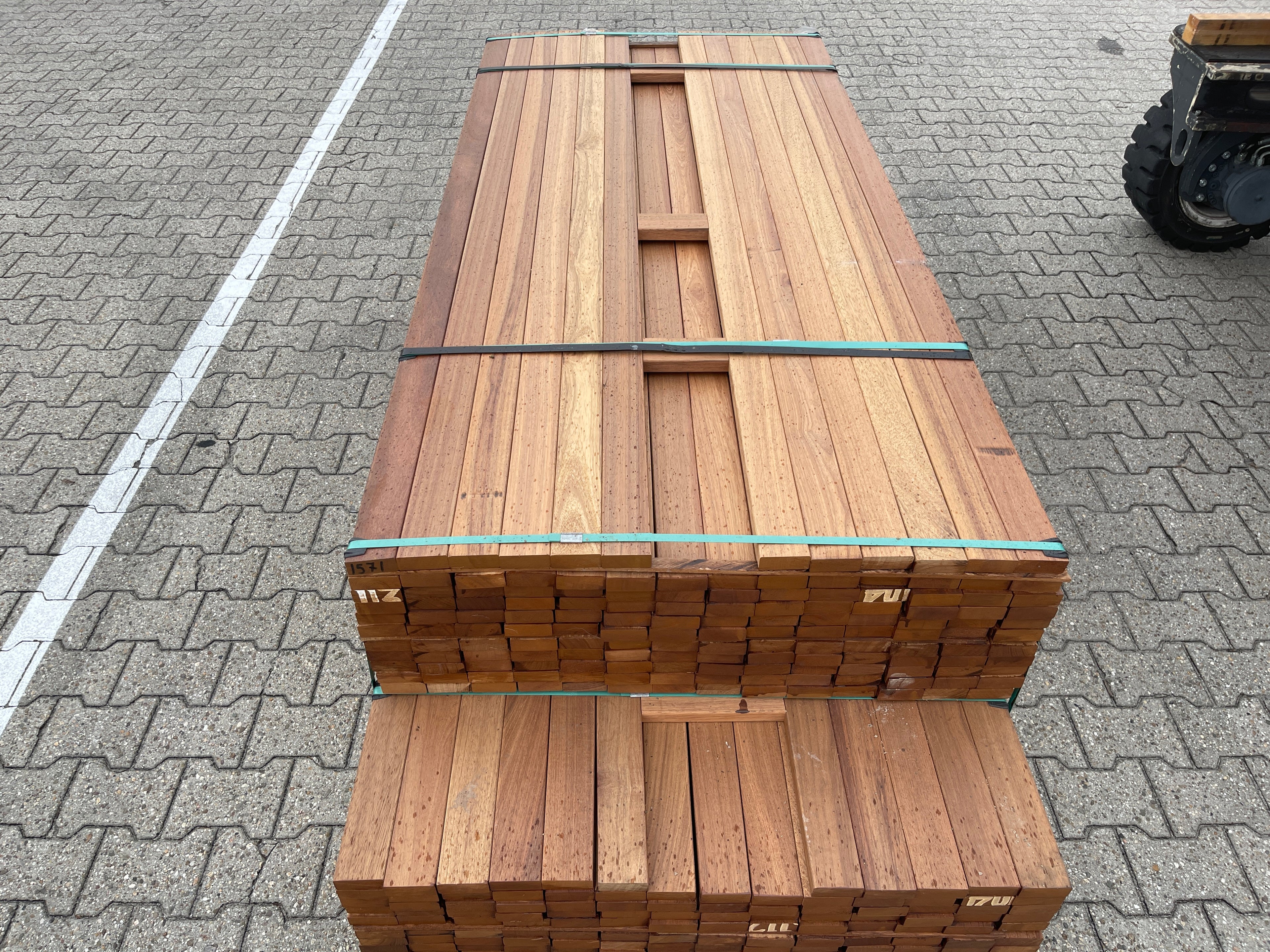 Guyana Teak Planken Geschaafd 27x70mm - Lengte 215-245cm, 289 stuks