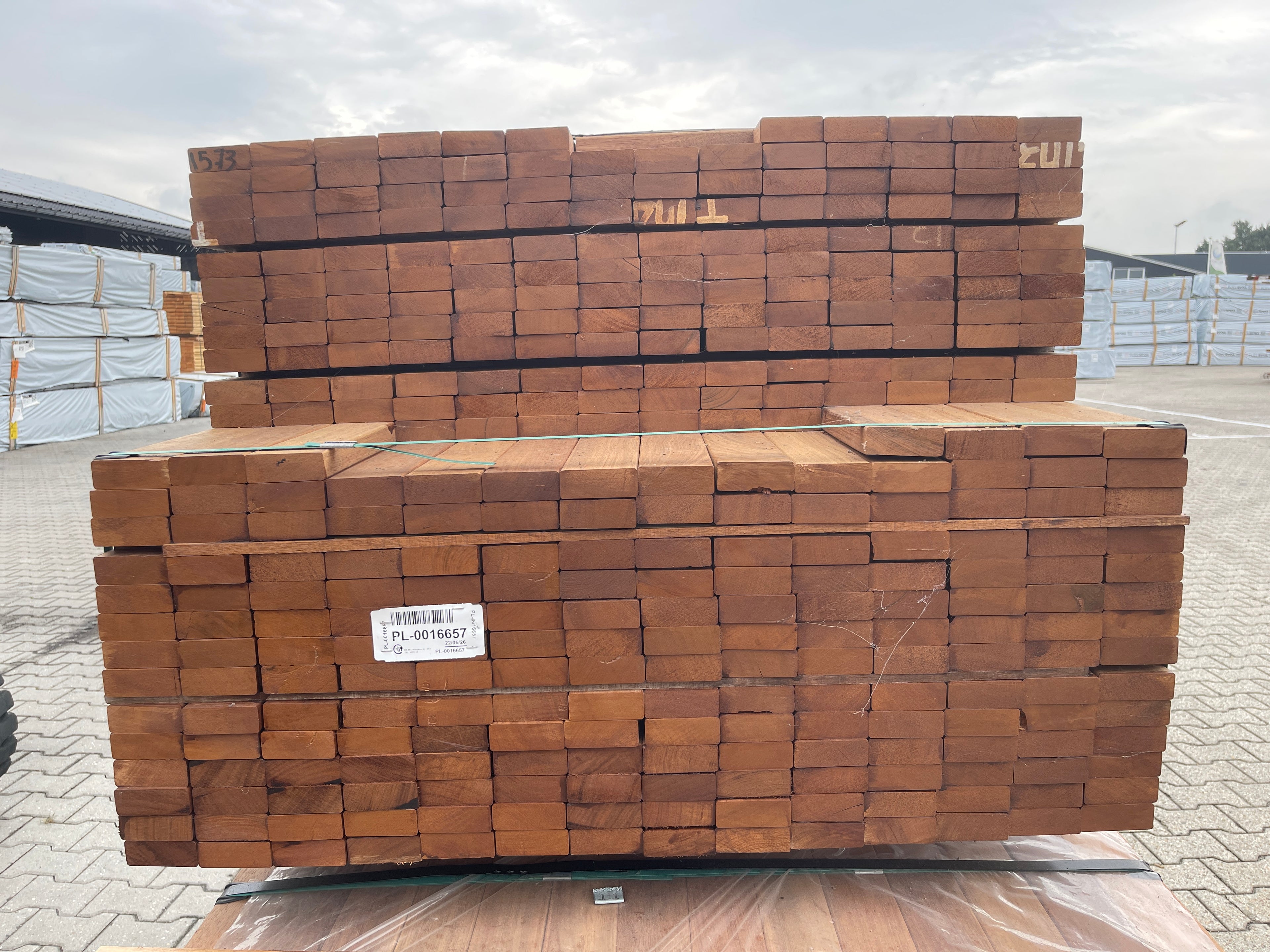 Guyana Teak Planken Geschaafd 27x70mm - Lengte 100-125cm, 347 stuks