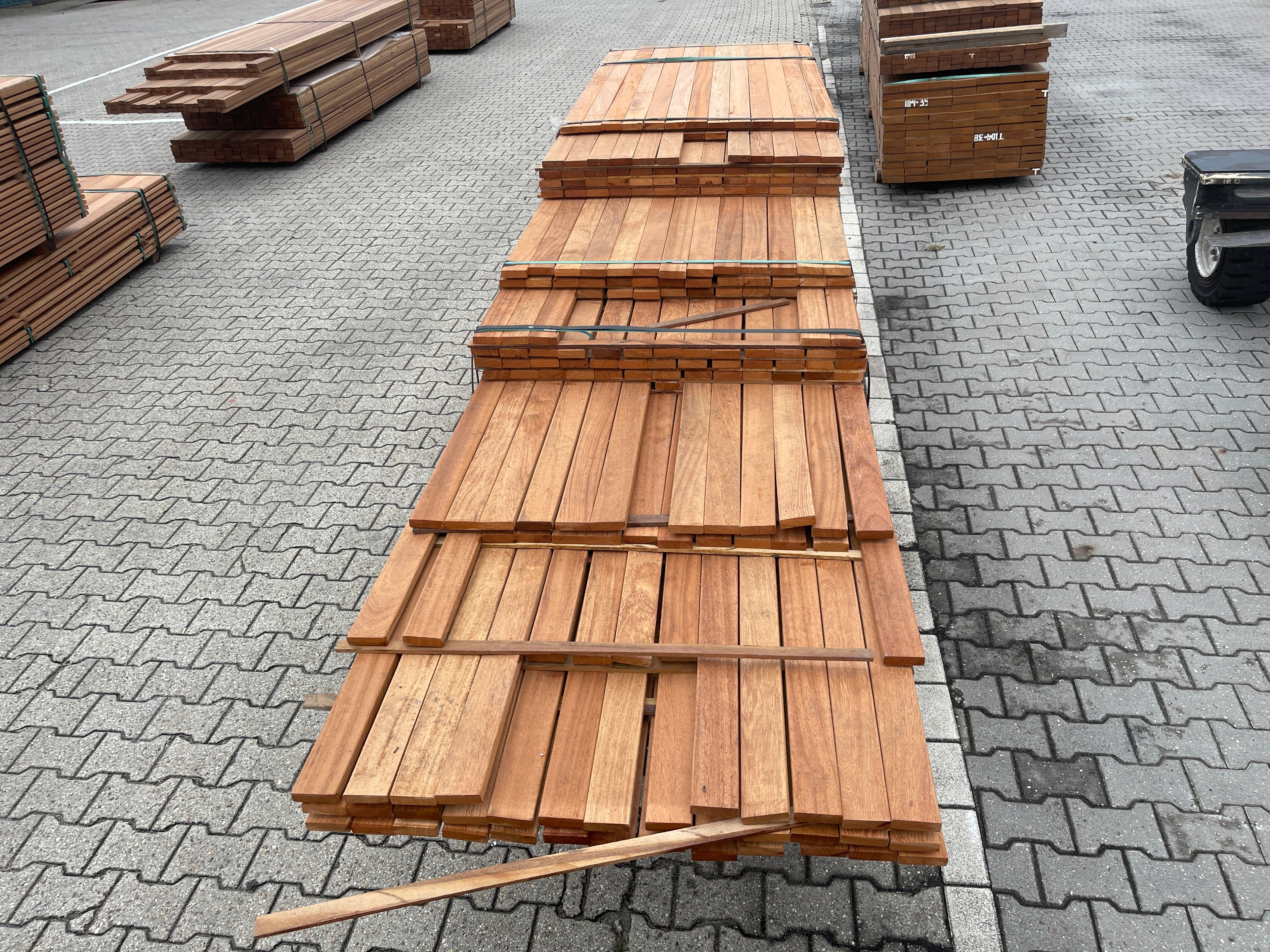 Angelim Pedra Planken Geschaafd 21x70mm - Lengte 155-395cm, 208 stuks