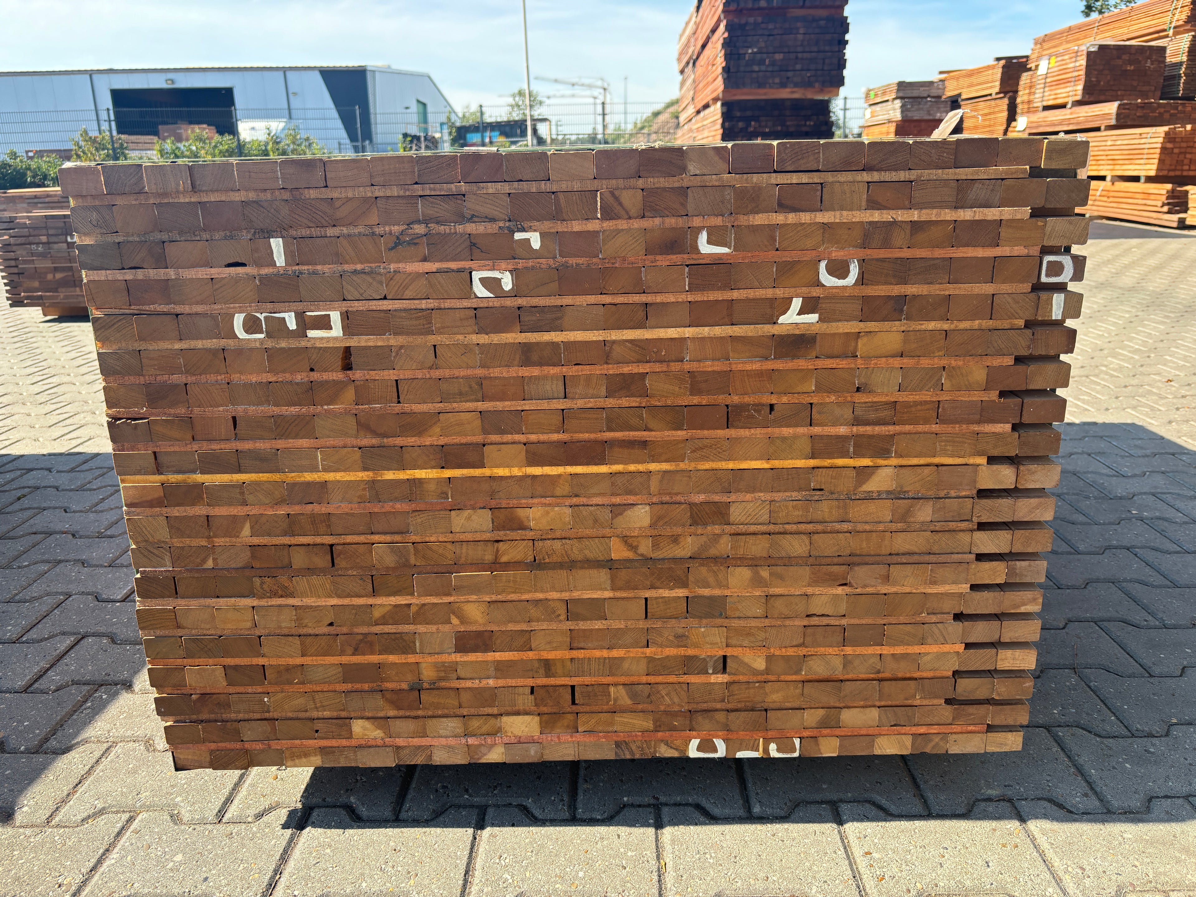 Guyana Ipé Latten Geschaafd 25x40mm - Lengte 155cm, 437 stuks