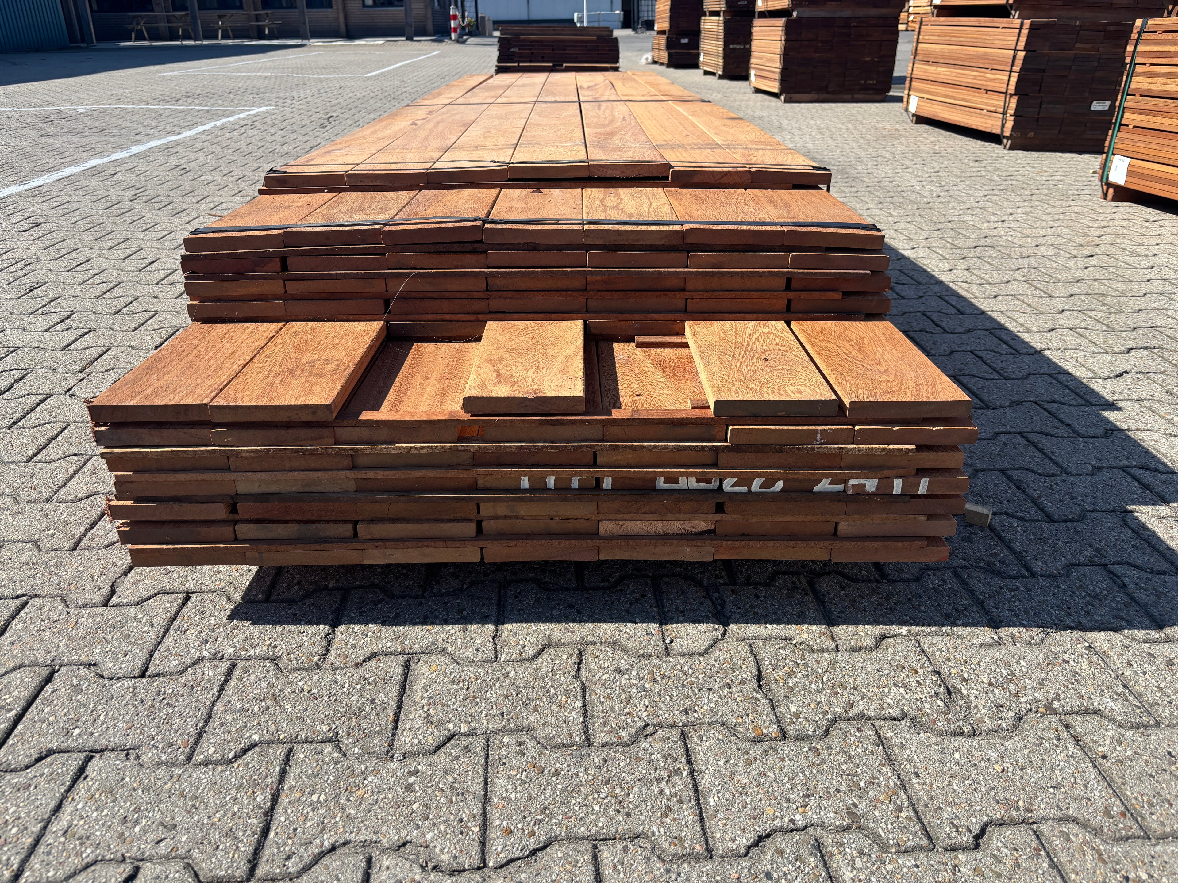 Angelim Pedra Planken Geschaafd 21x140mm - Lengte 365-430cm, 84 stuks