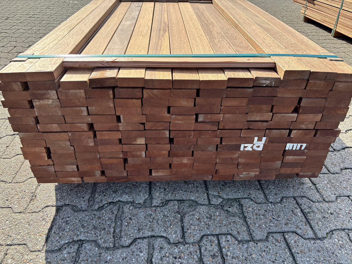 Guyana Teak Planken Geschaafd 25x70mm - Lengte 305cm, 187 stuks