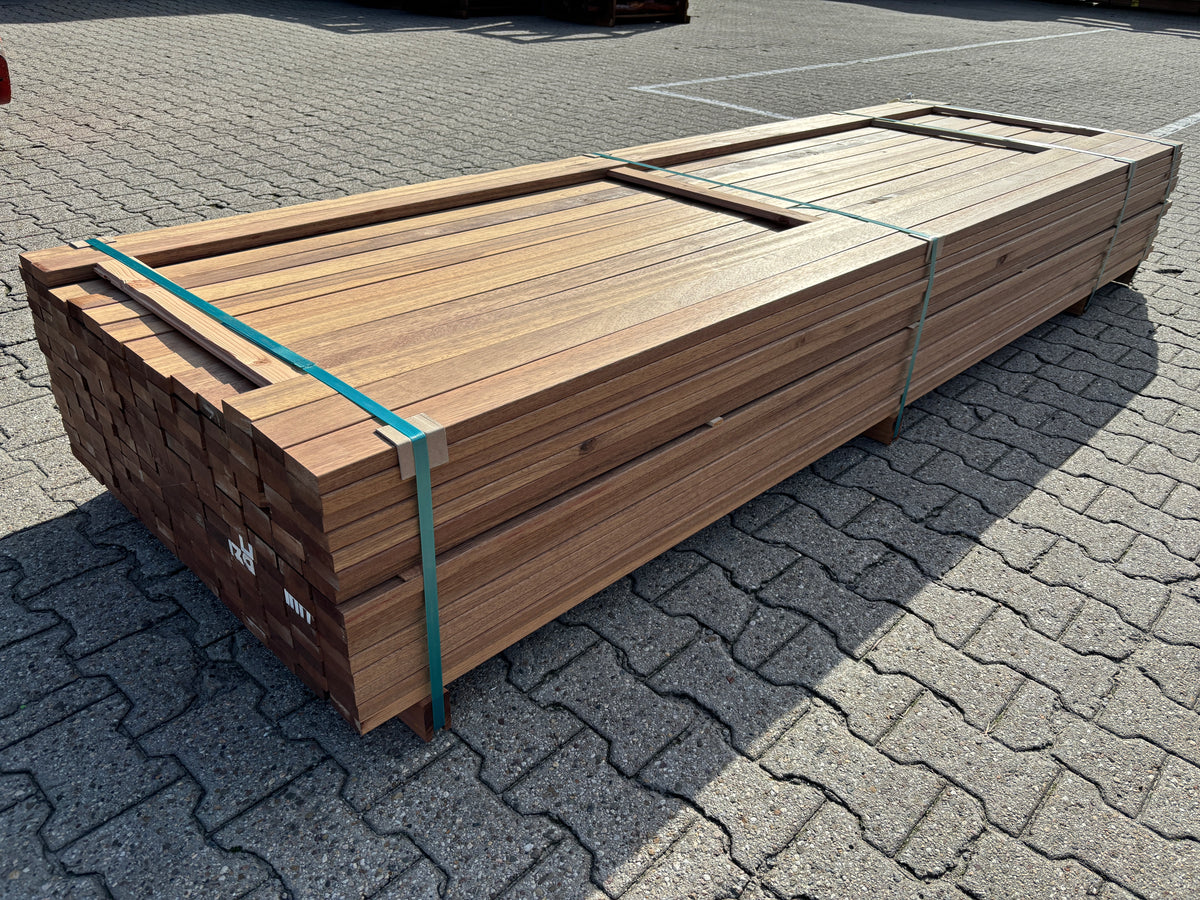 Guyana Teak Planken Geschaafd 25x70mm - Lengte 305cm, 187 stuks