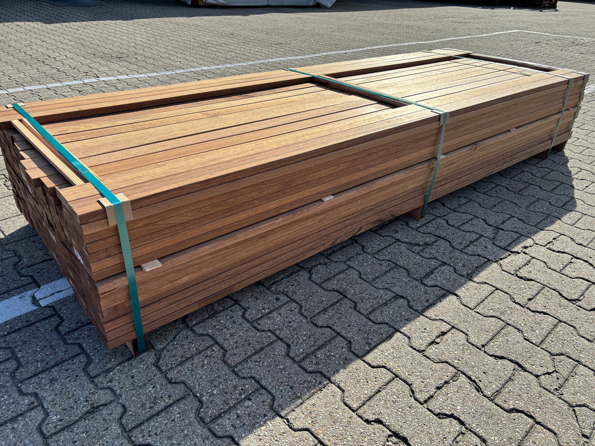 Guyana Teak Planken Geschaafd 25x70mm - Lengte 275cm, 187 stuks