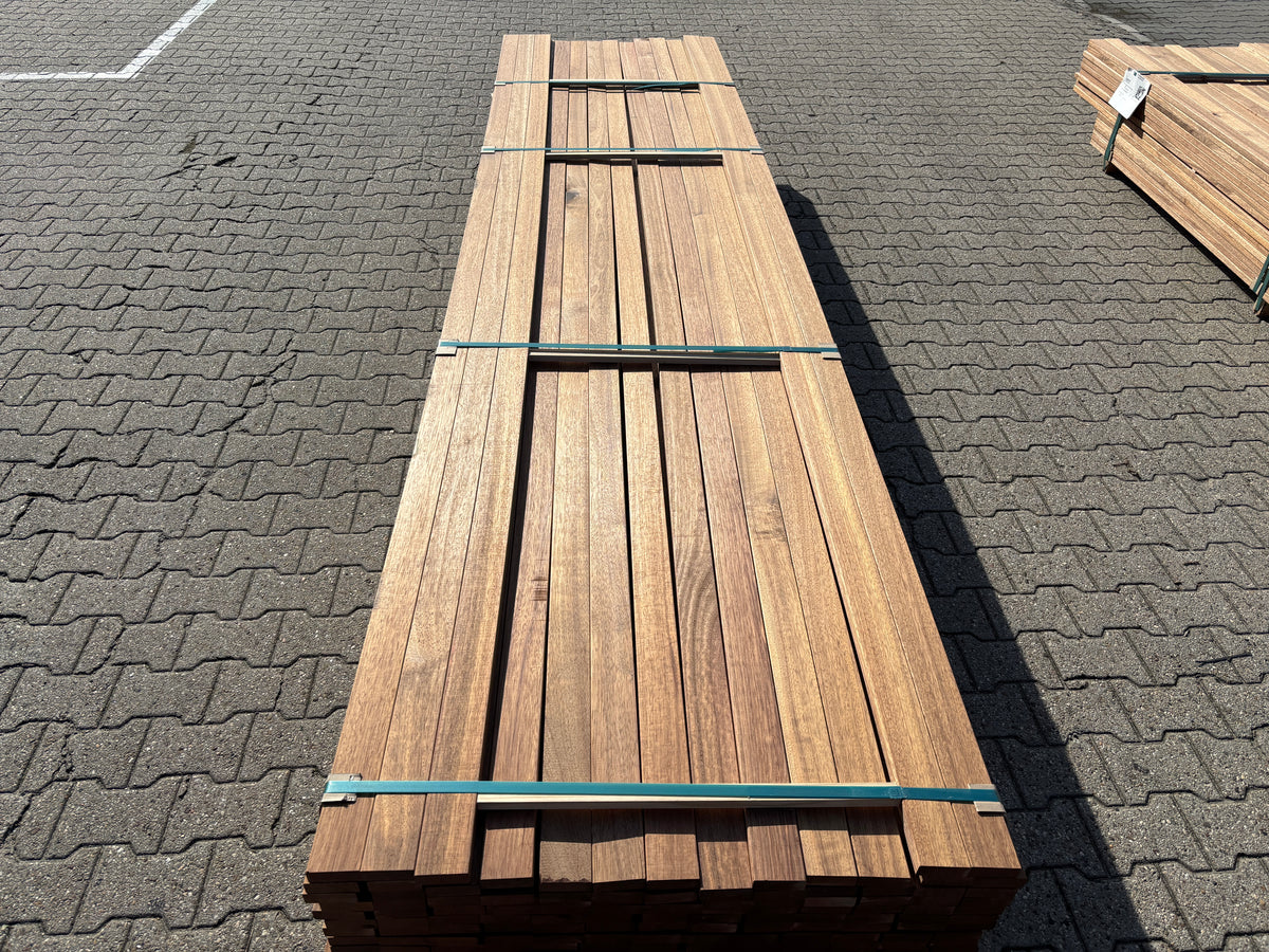 Guyana Teak Planken Geschaafd 25x70mm - Lengte 335-400cm, 187 stuks