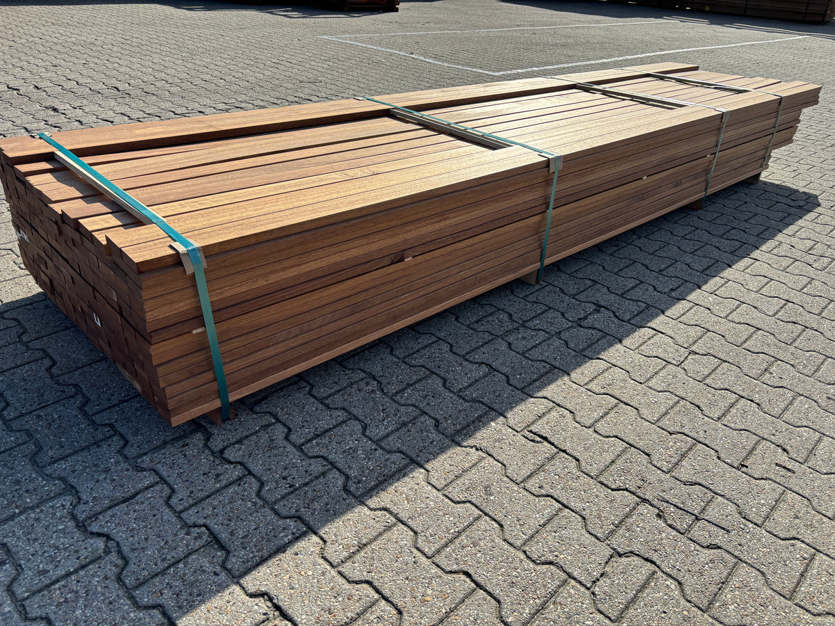 Guyana Teak Planken Geschaafd 25x70mm - Lengte 335-400cm, 187 stuks
