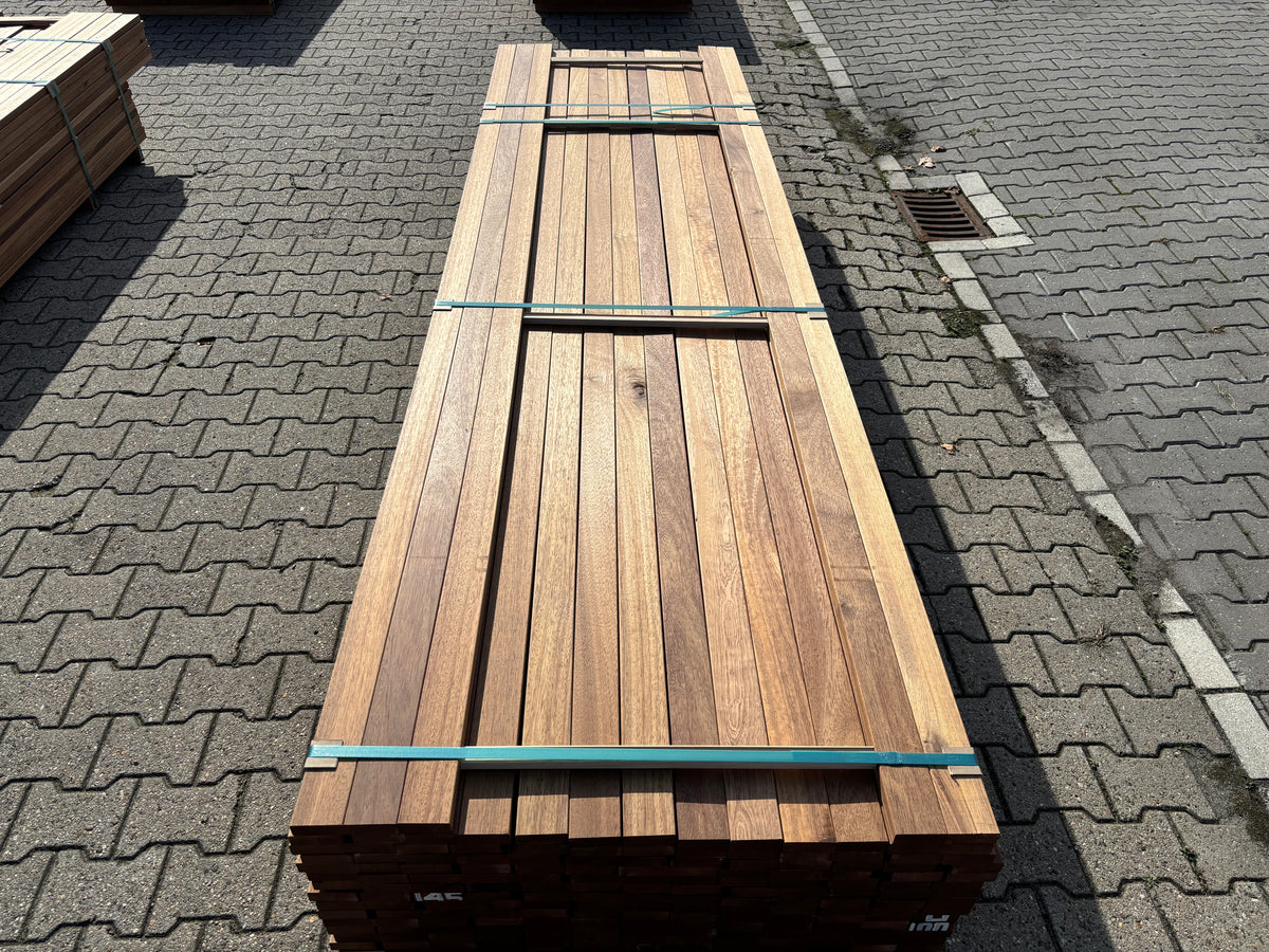 Guyana Teak Planken Geschaafd 25x70mm - Lengte 275-335cm, 187 stuks