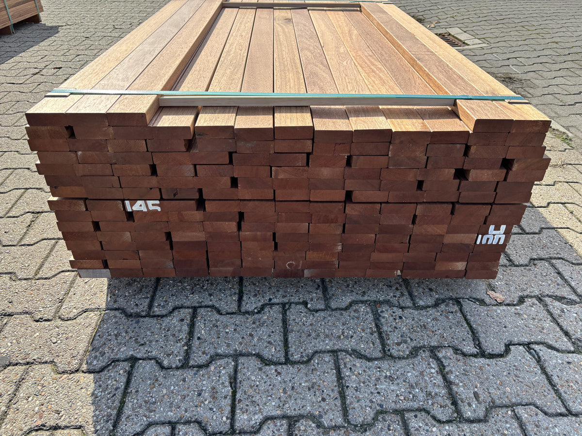 Guyana Teak Planken Geschaafd 25x70mm - Lengte 275-335cm, 187 stuks