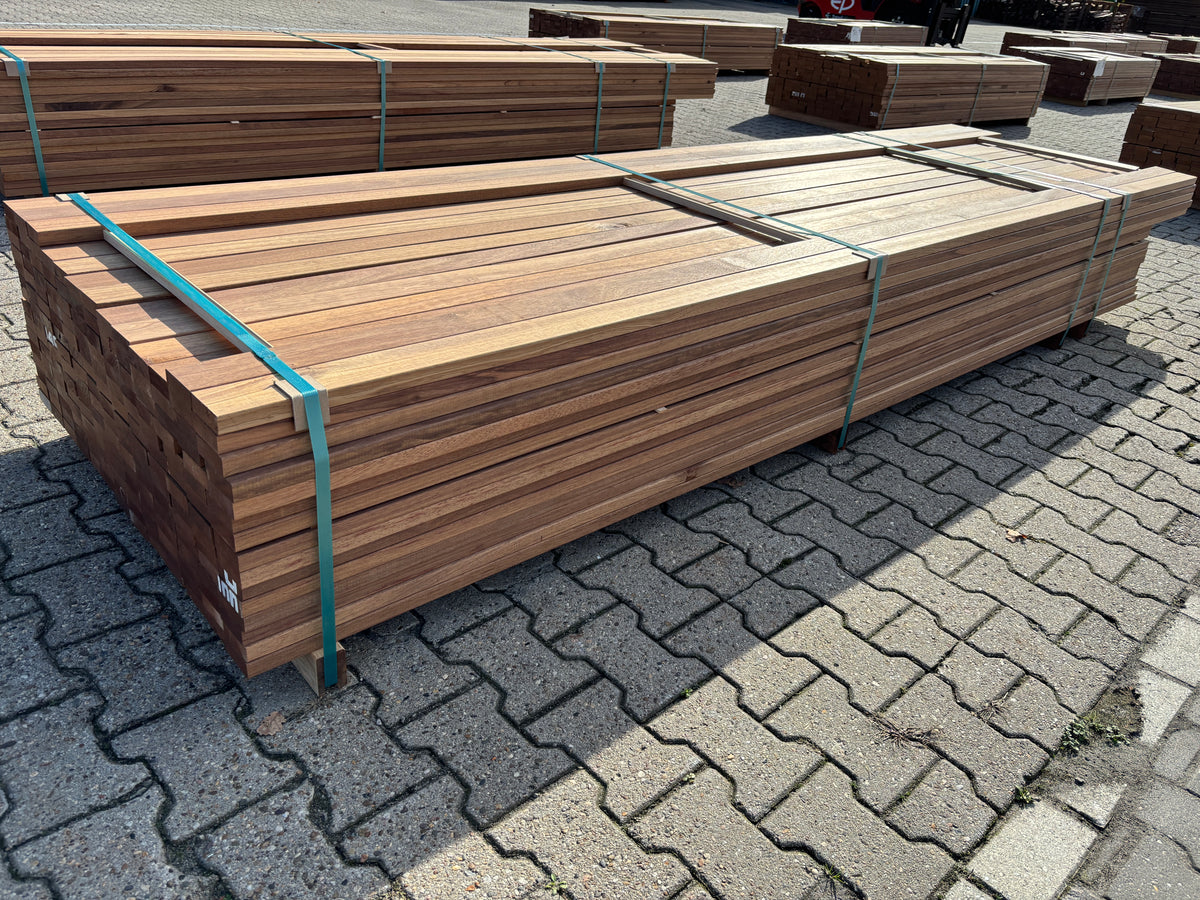 Guyana Teak Planken Geschaafd 25x70mm - Lengte 275-335cm, 187 stuks