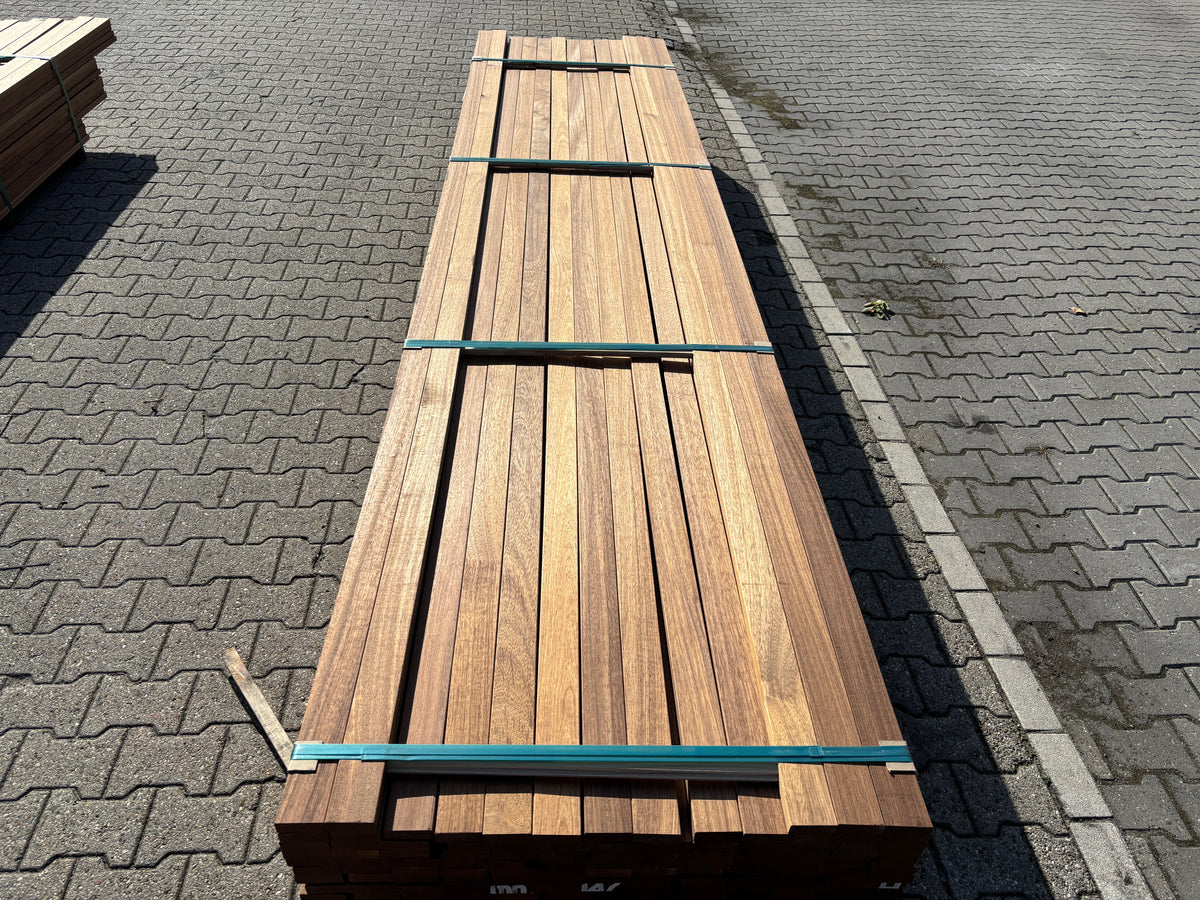 Guyana Teak Planken Geschaafd 25x70mm - Lengte 400-430cm, 187 stuks
