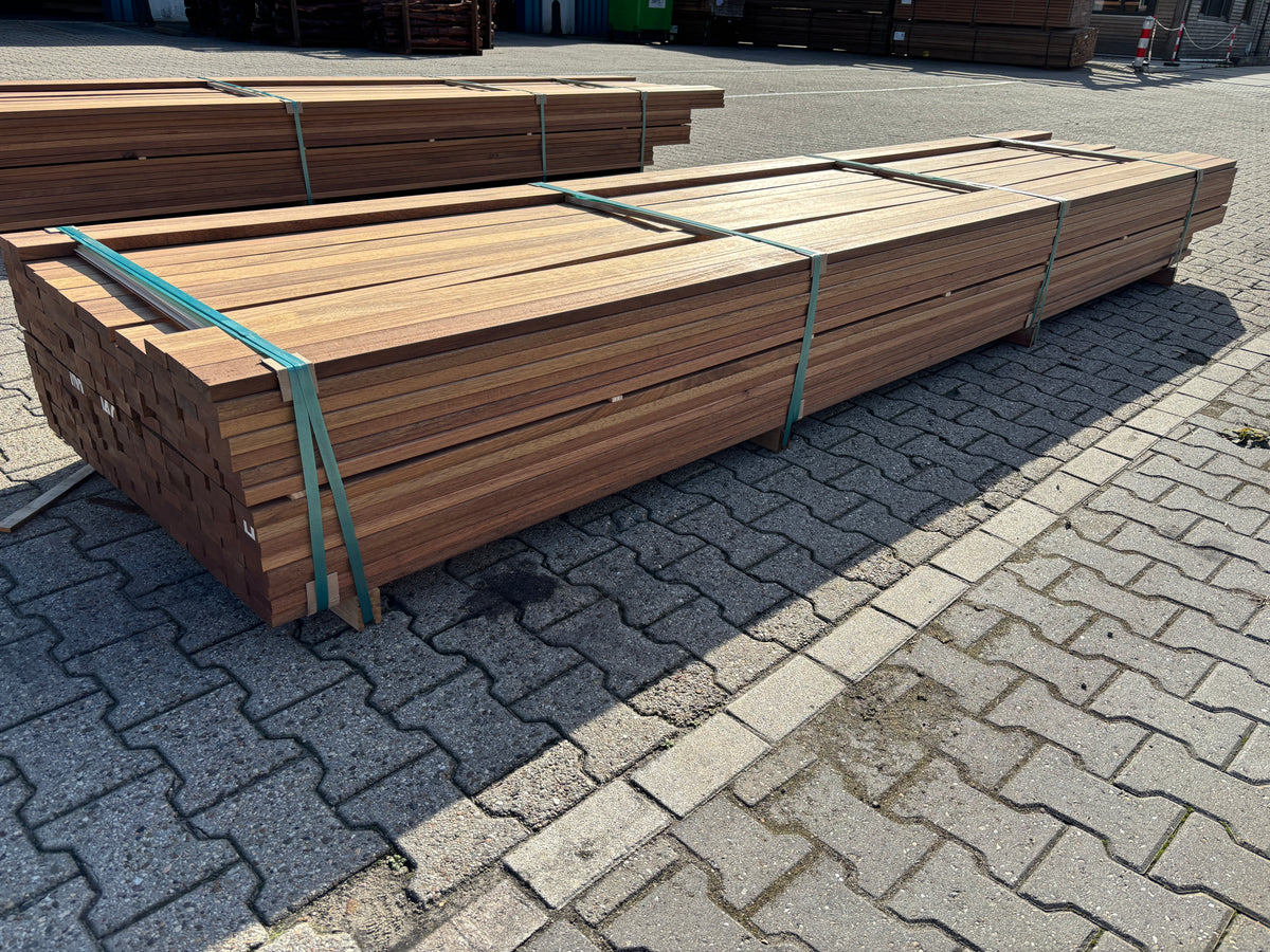 Guyana Teak Planken Geschaafd 25x70mm - Lengte 400-430cm, 187 stuks
