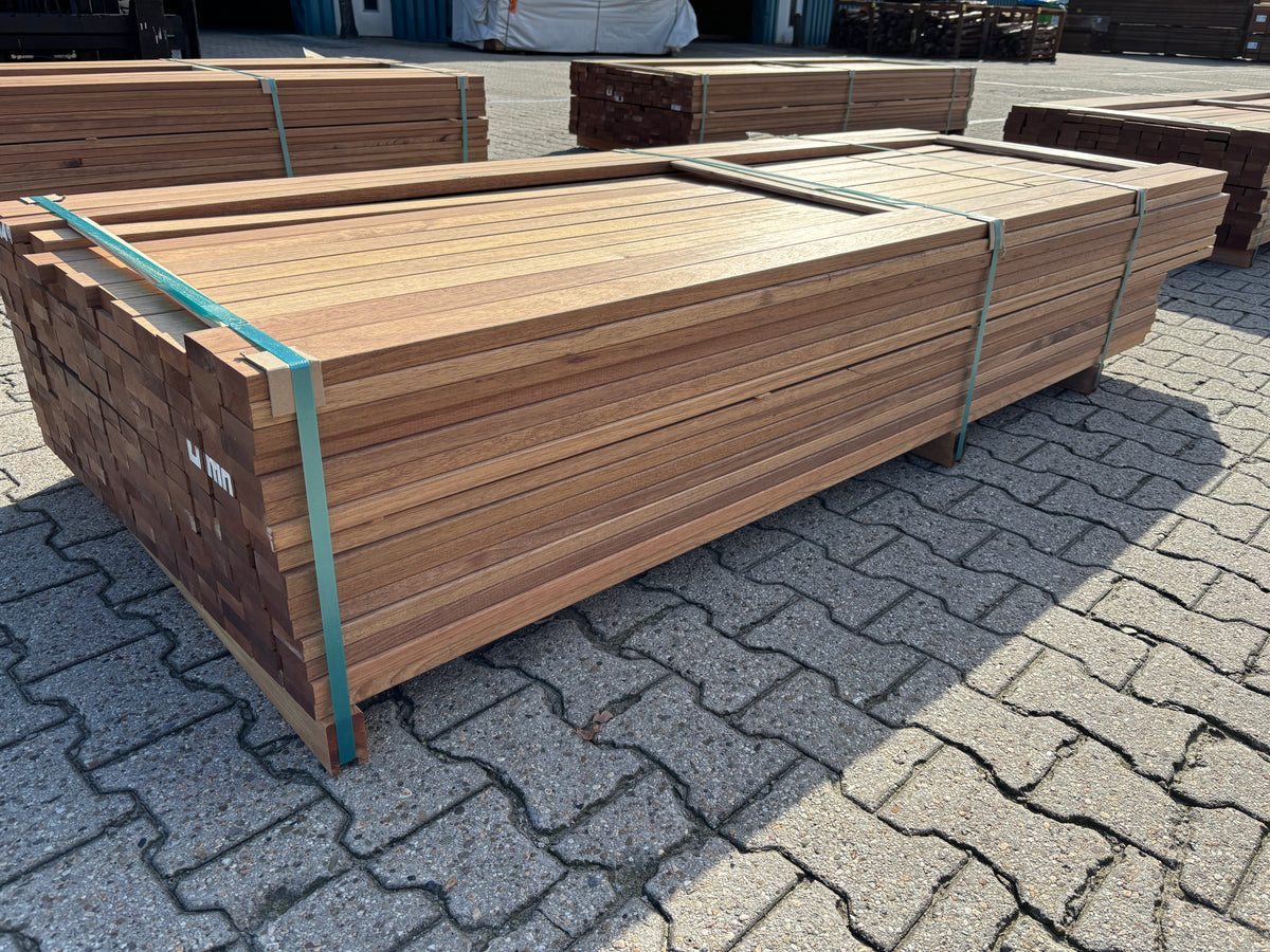 Guyana Teak Planken Geschaafd 25x70mm - Lengte 215-245cm, 187 stuks