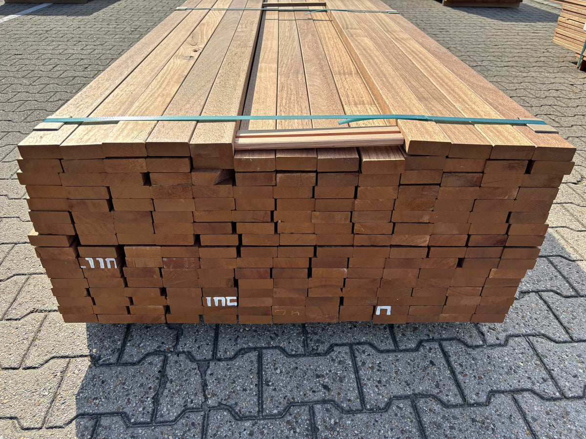 Guyana Teak Planken Geschaafd 25x70mm - Lengte 305-335cm, 204 stuks