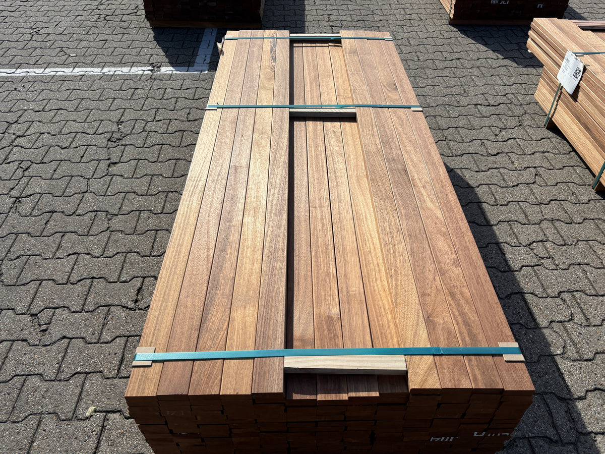 Guyana Teak Planken Geschaafd 25x70mm - Lengte 215cm, 204 stuks